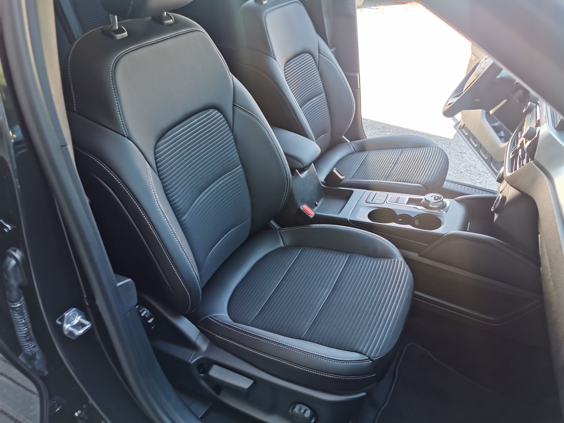 FORD Kuga 2.5 FHEV Titanium X 4WD-image-7