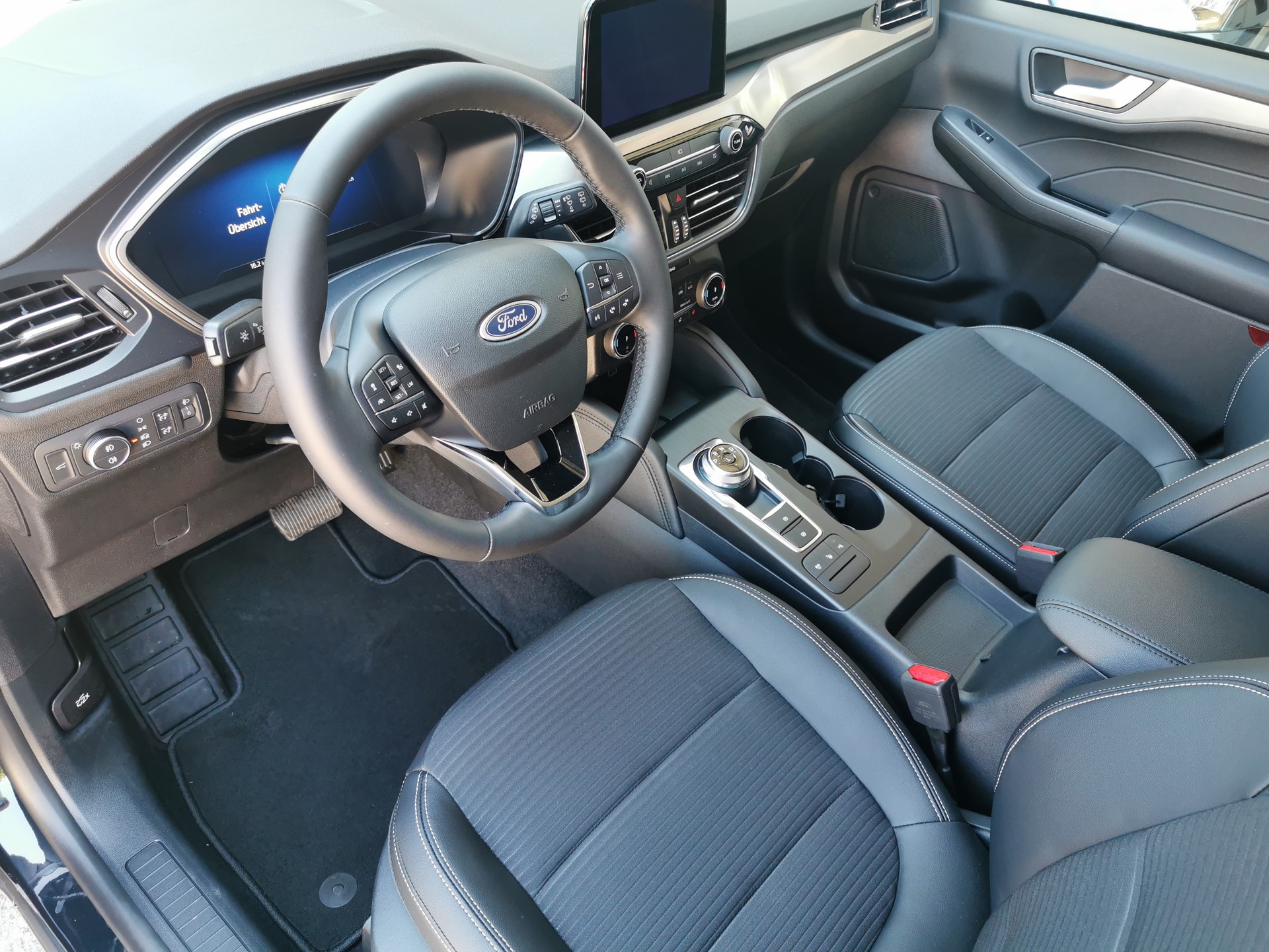FORD Kuga 2.5 FHEV Titanium X 4WD-image-5