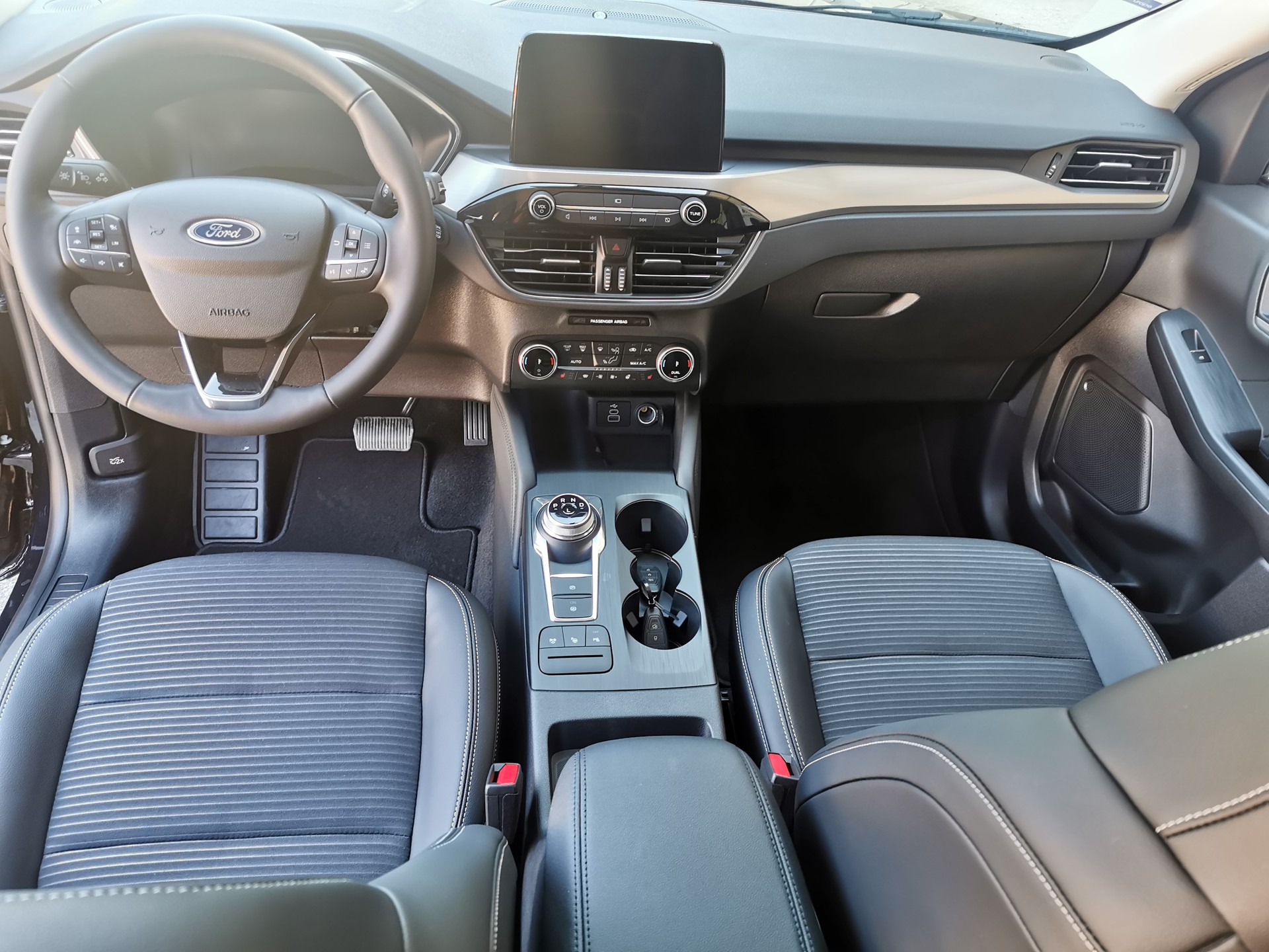 FORD Kuga 2.5 FHEV Titanium X 4WD-image-6
