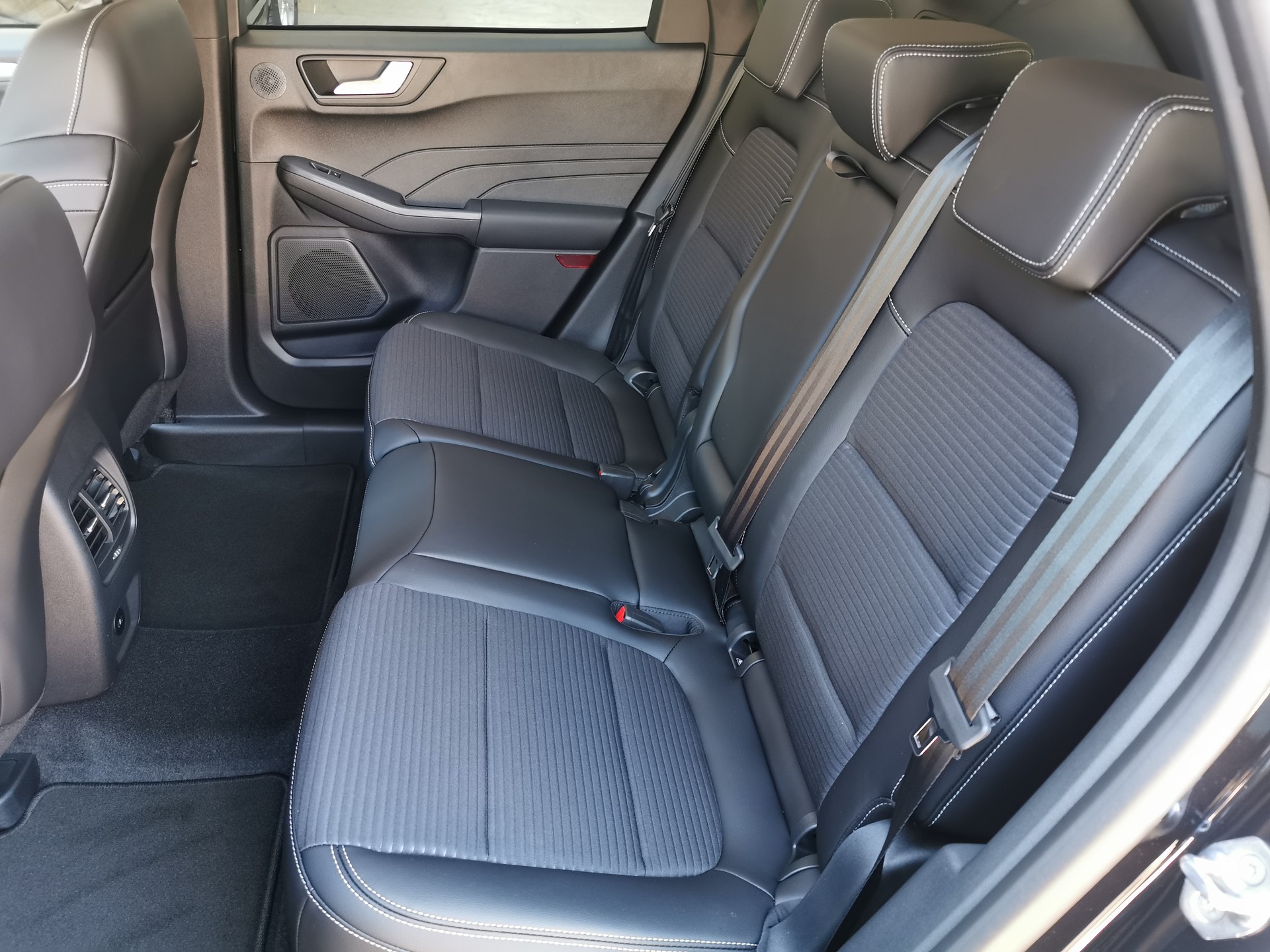 FORD Kuga 2.5 FHEV Titanium X 4WD-image-11