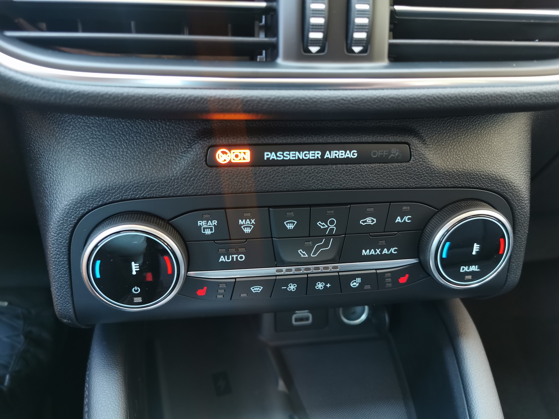 FORD Kuga 2.5 FHEV Titanium X 4WD-image-9