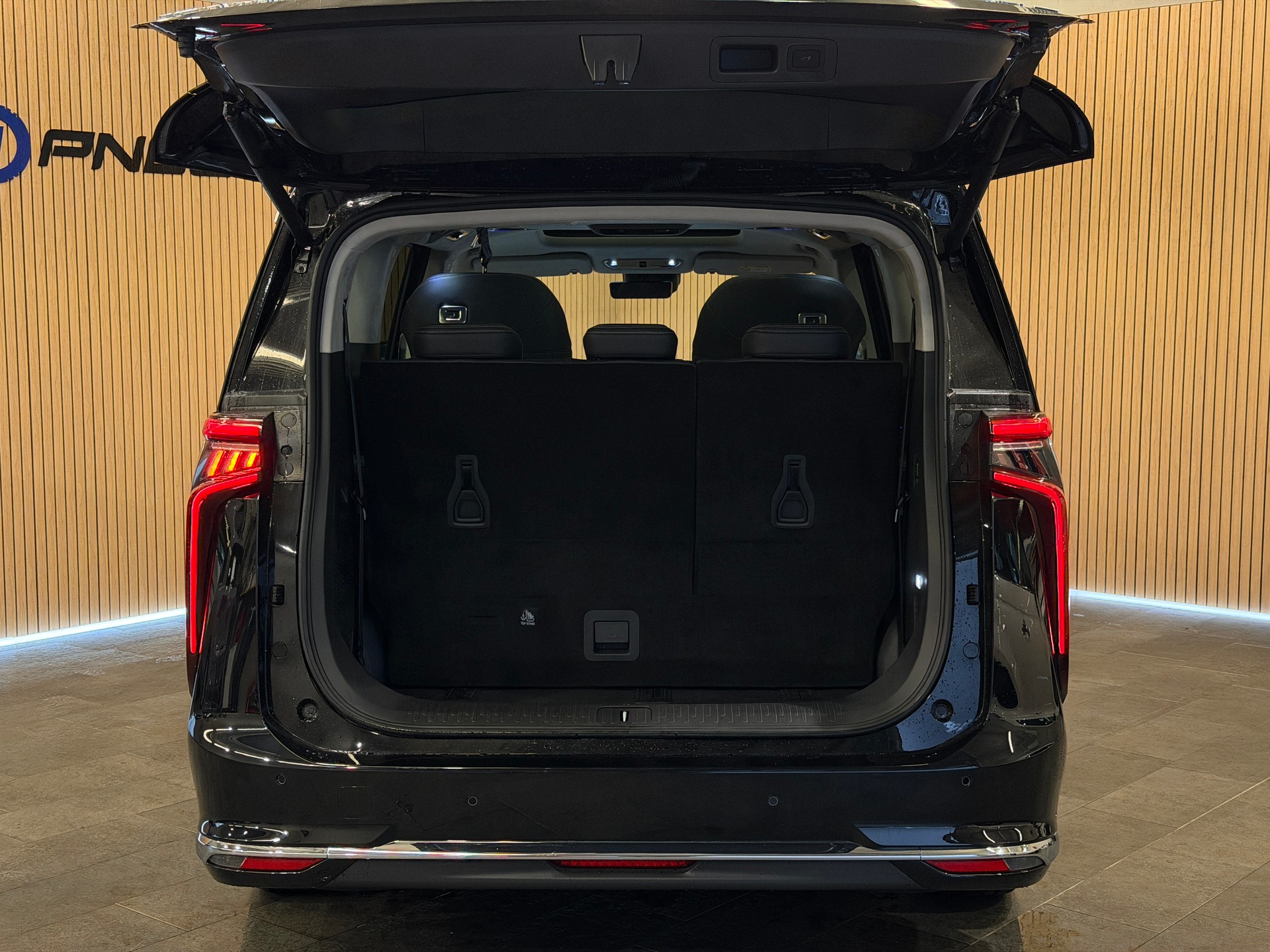 MAXUS Mifa 9 Premium 90kWh *Obsidian Schwarz*-image-4