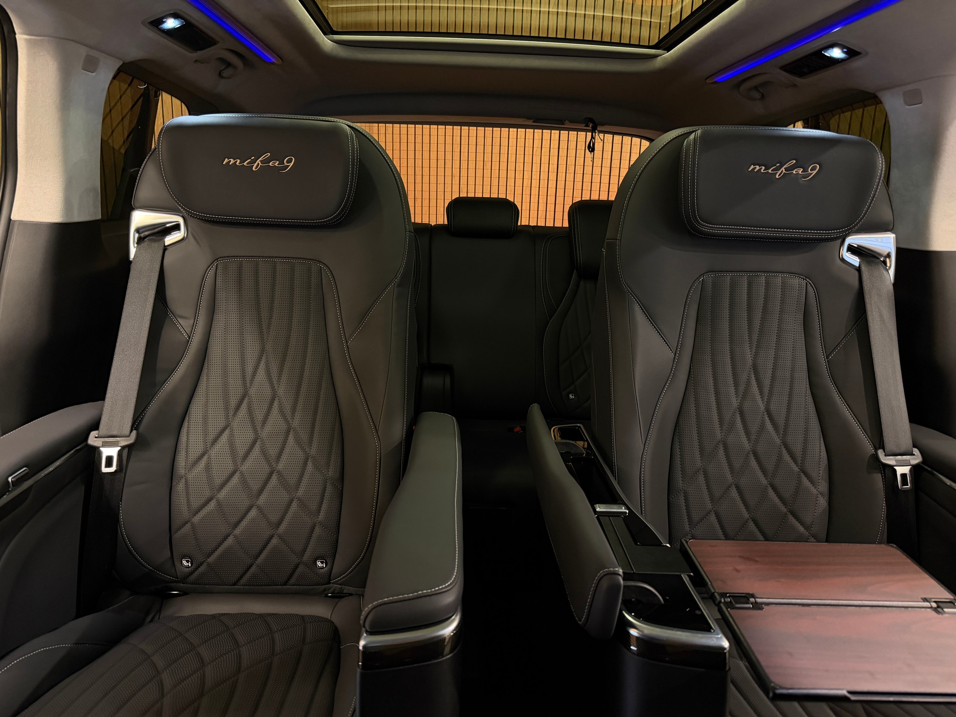MAXUS Mifa 9 Premium 90kWh *Obsidian Schwarz*-image-9