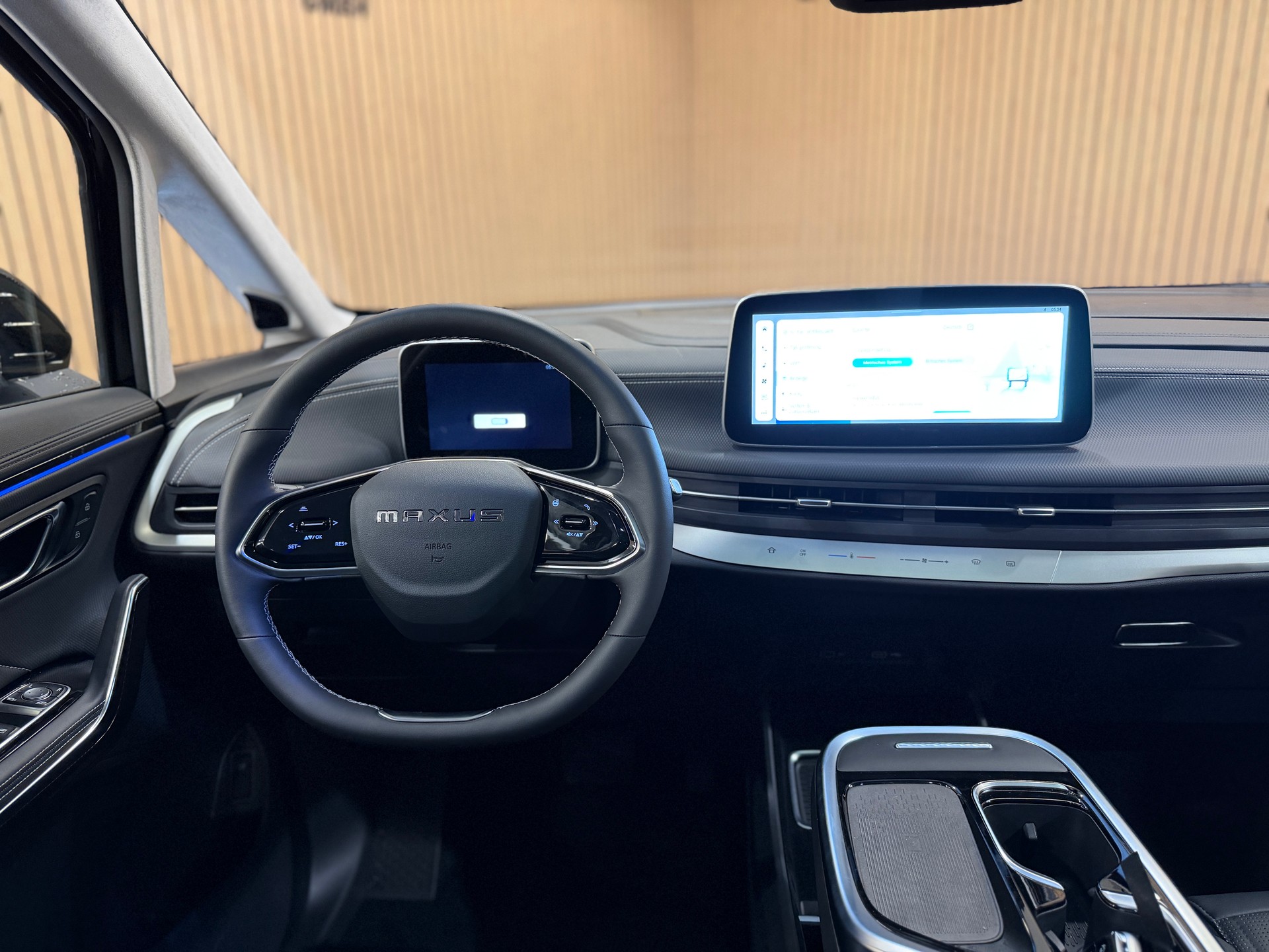MAXUS Mifa 9 Premium 90kWh *Obsidian Schwarz*-image-27