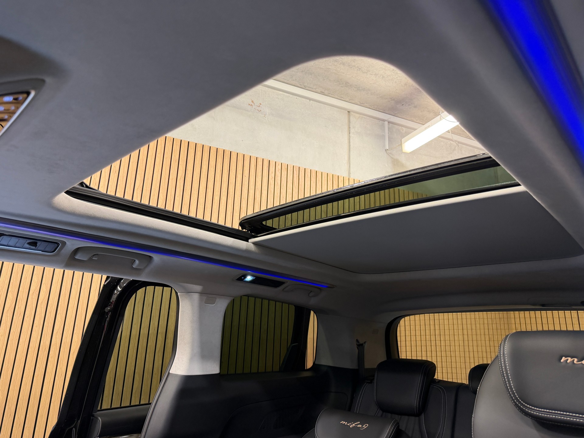 MAXUS Mifa 9 Premium 90kWh *Obsidian Schwarz*-image-25