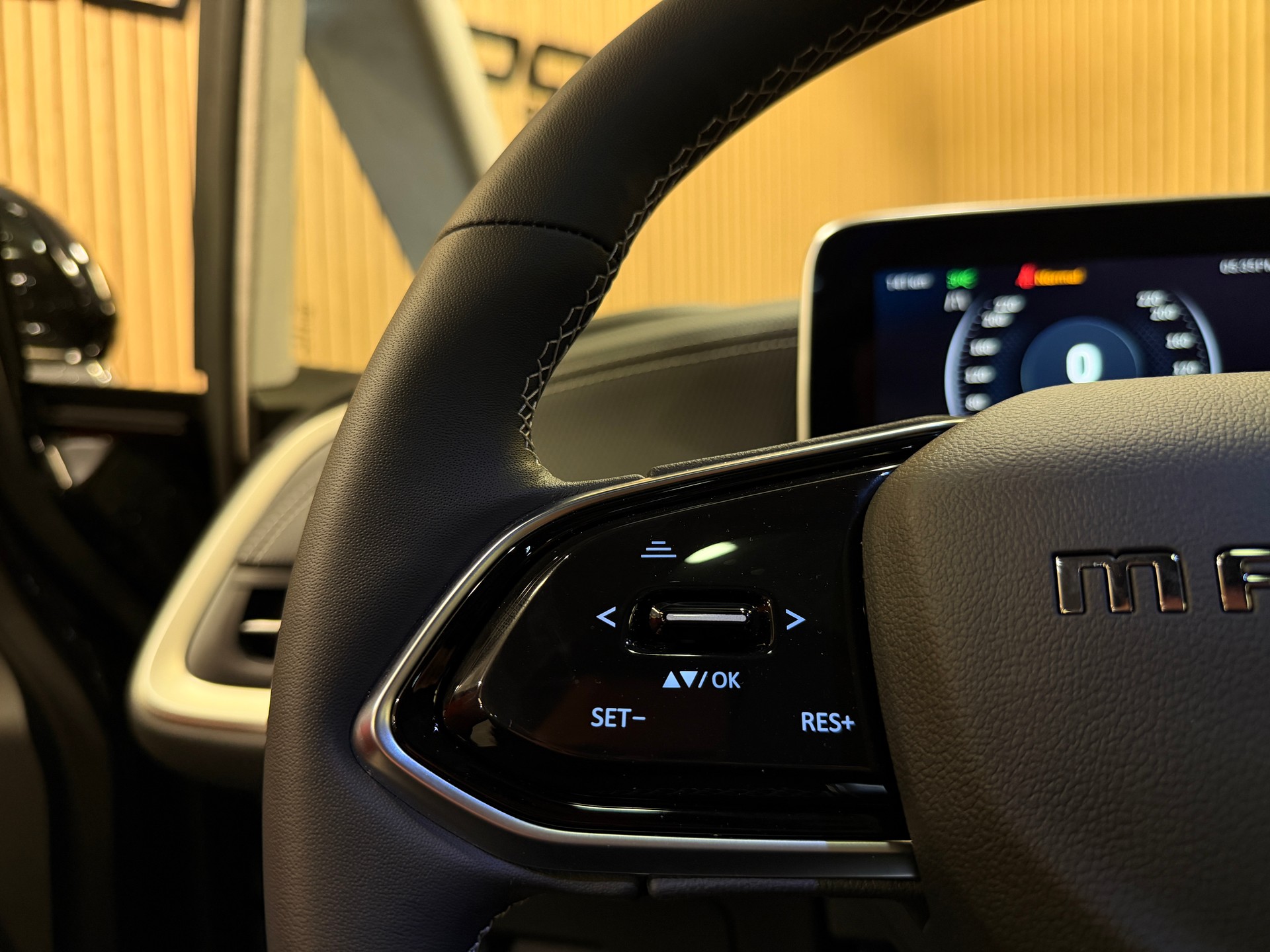 MAXUS Mifa 9 Premium 90kWh *Obsidian Schwarz*-image-13