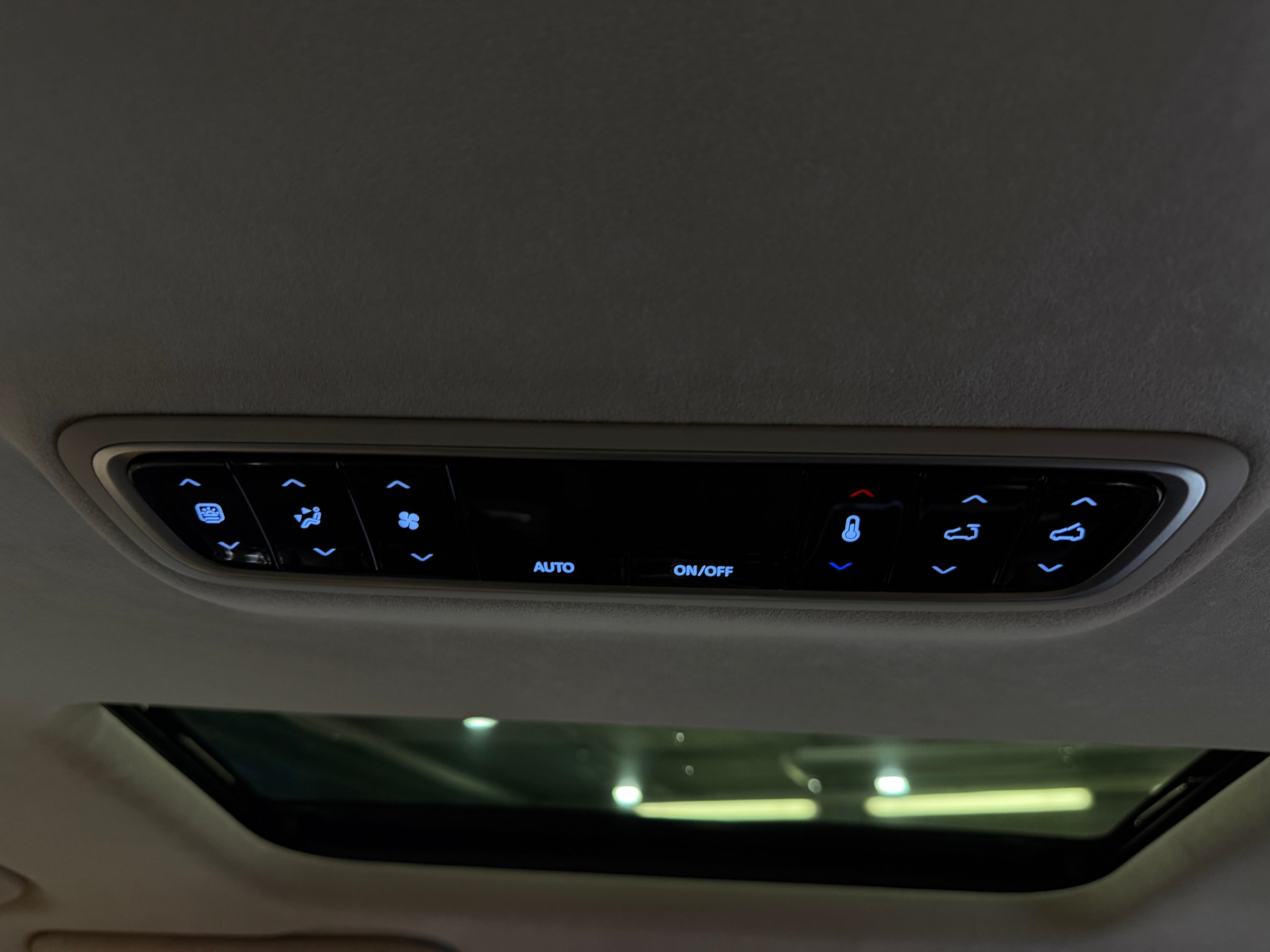 MAXUS Mifa 9 Premium 90kWh *Obsidian Schwarz*-image-14