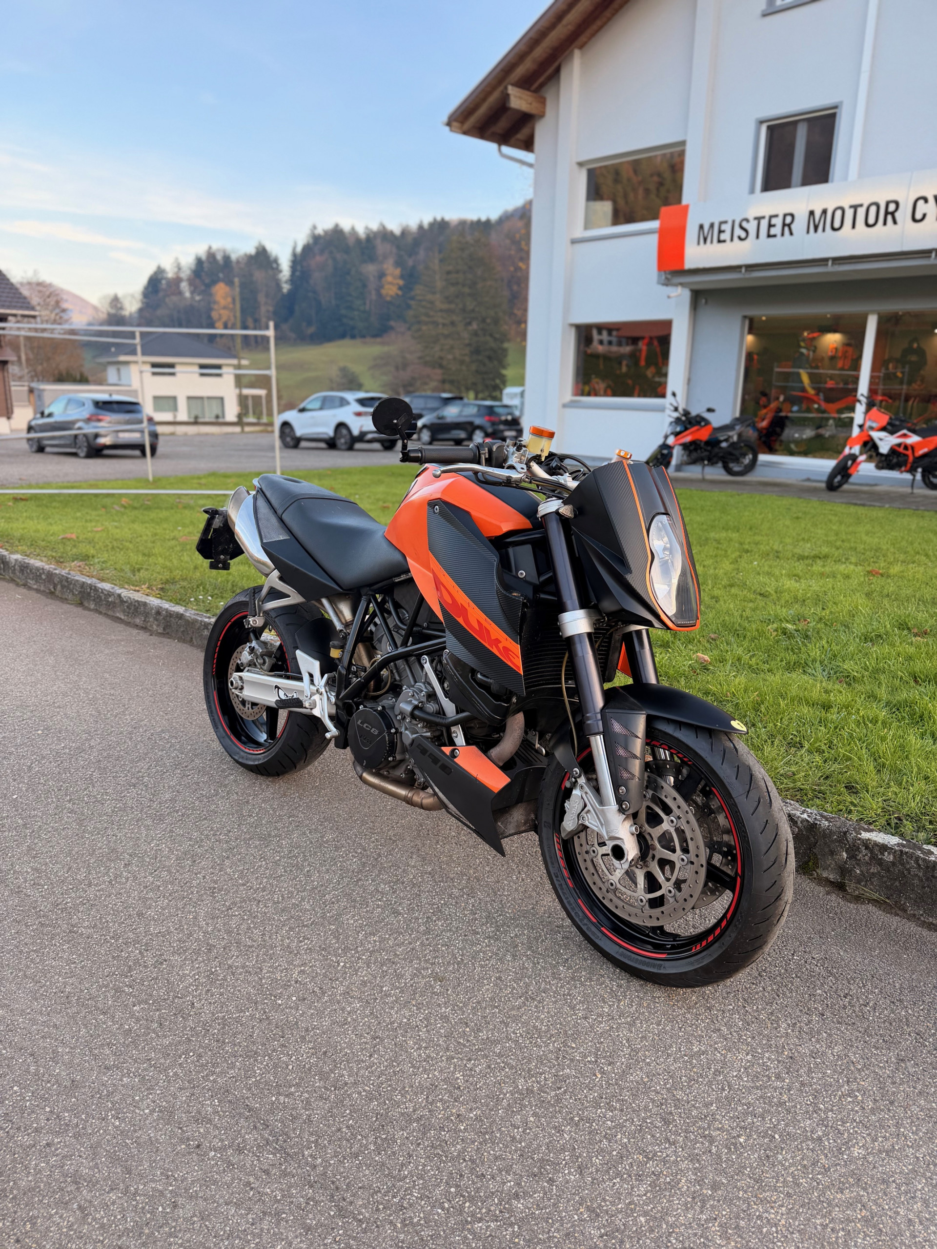 KTM 990 Super Duke-image-2
