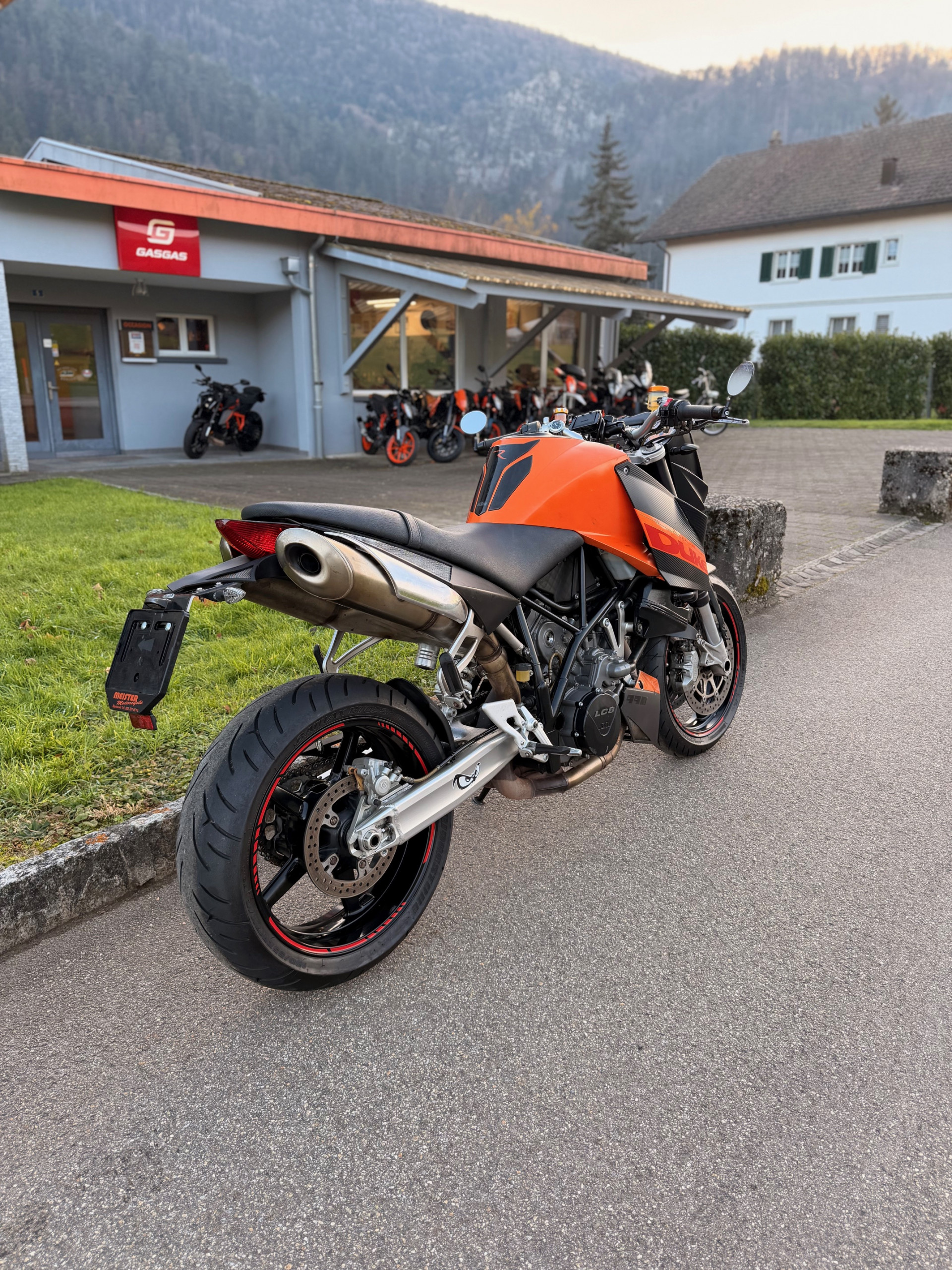 KTM 990 Super Duke-image-3