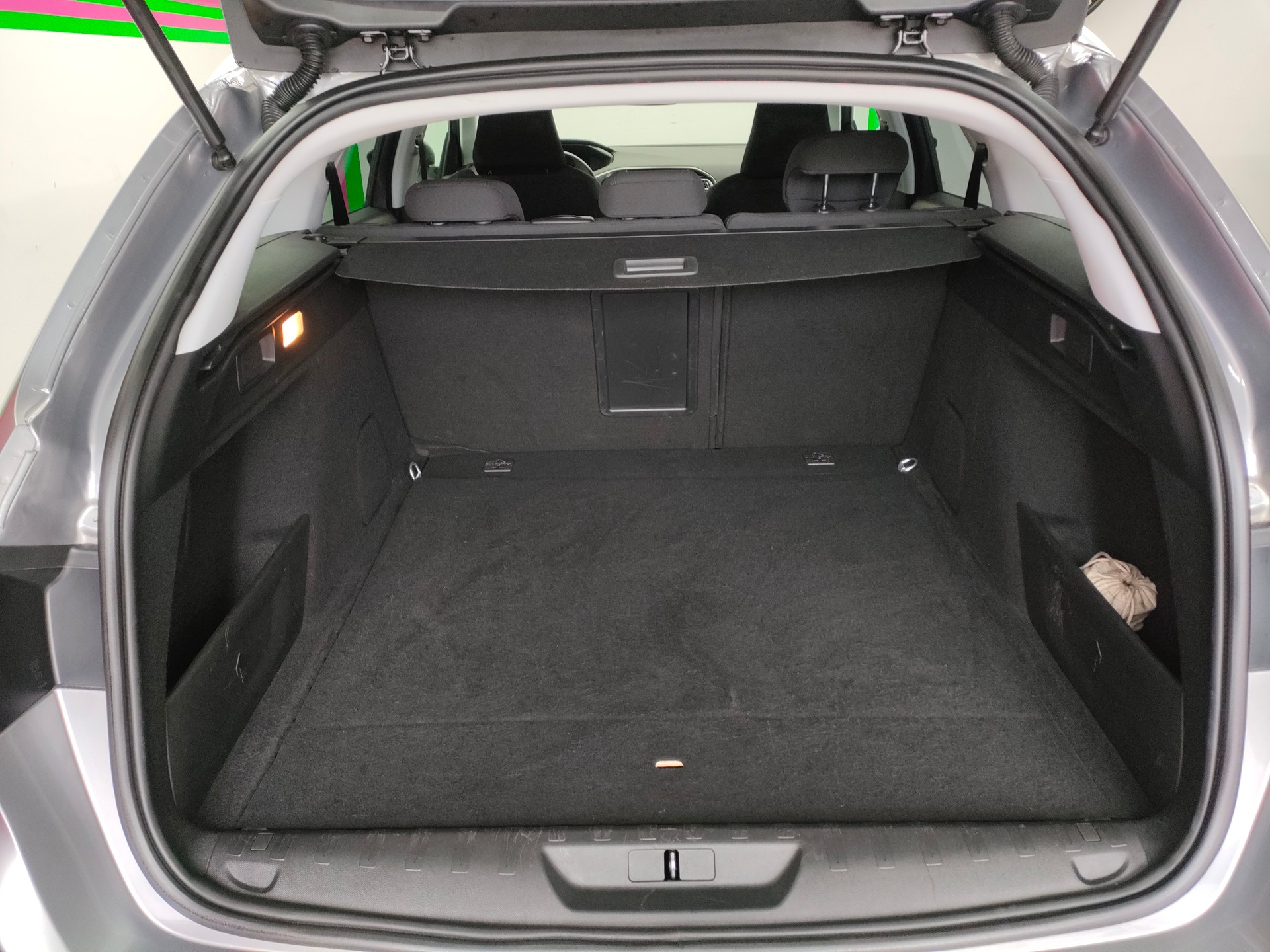 PEUGEOT 308 SW 1.5 BlueHDI Allure EAT8-image-14
