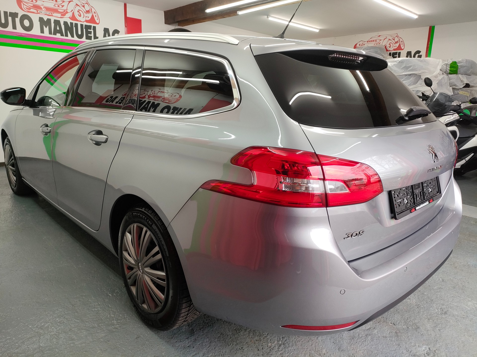 PEUGEOT 308 SW 1.5 BlueHDI Allure EAT8-image-6