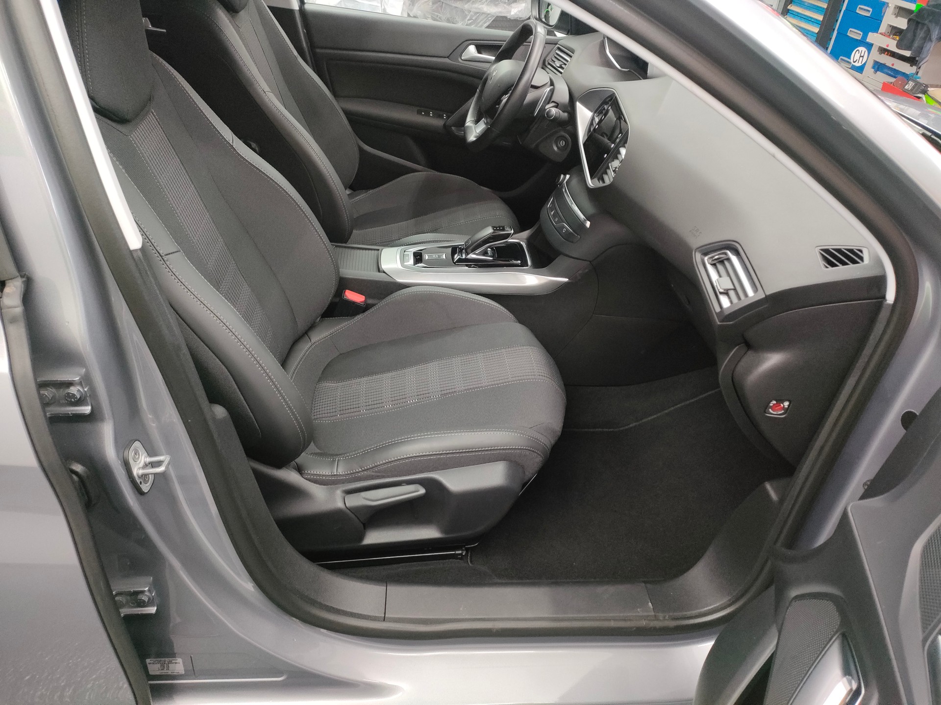 PEUGEOT 308 SW 1.5 BlueHDI Allure EAT8-image-11
