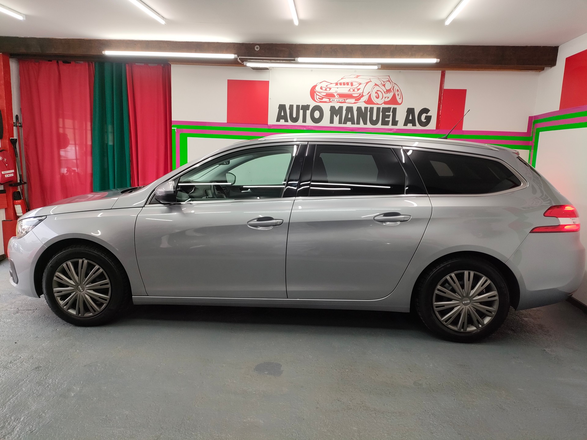 PEUGEOT 308 SW 1.5 BlueHDI Allure EAT8-image-3