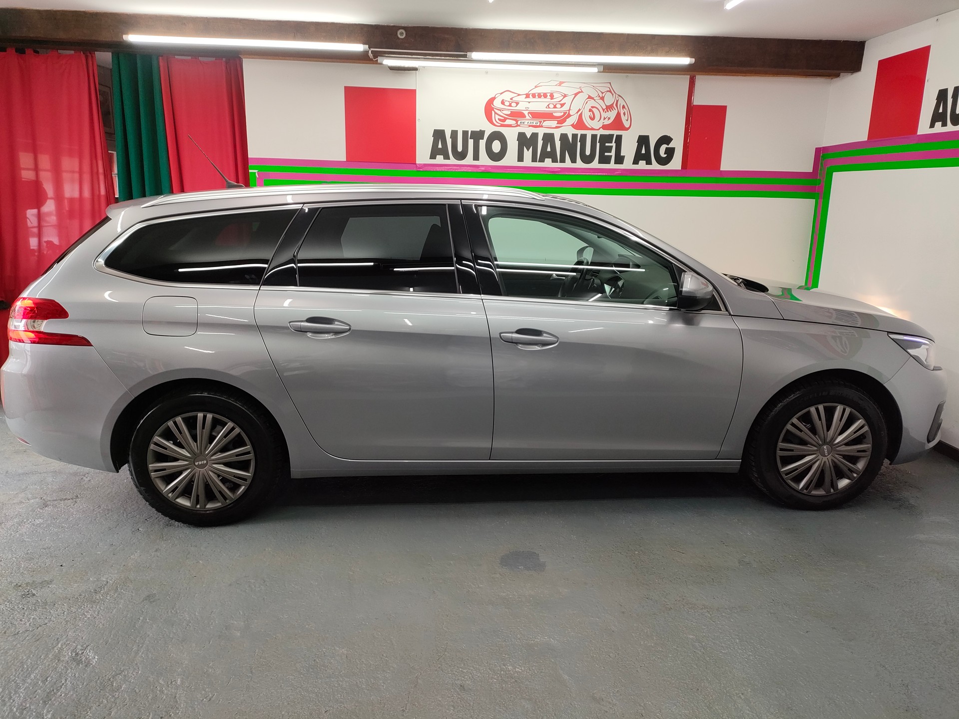 PEUGEOT 308 SW 1.5 BlueHDI Allure EAT8-image-4