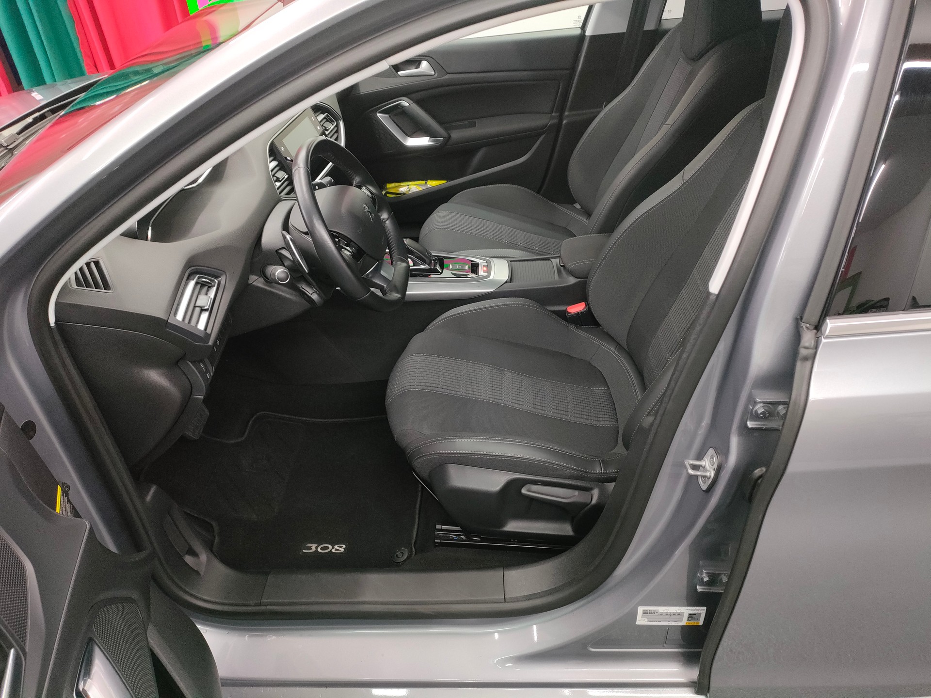 PEUGEOT 308 SW 1.5 BlueHDI Allure EAT8-image-10