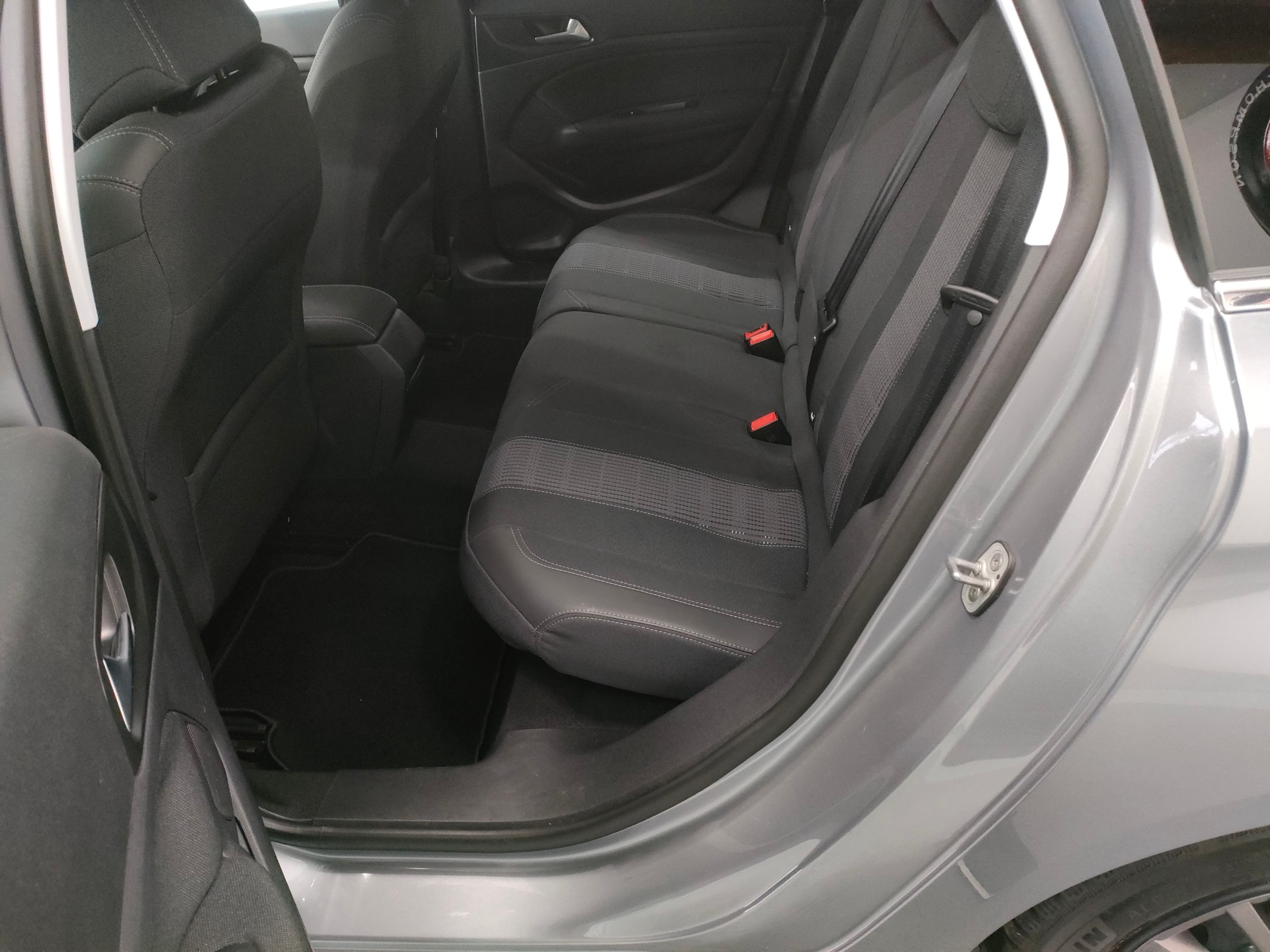 PEUGEOT 308 SW 1.5 BlueHDI Allure EAT8-image-12
