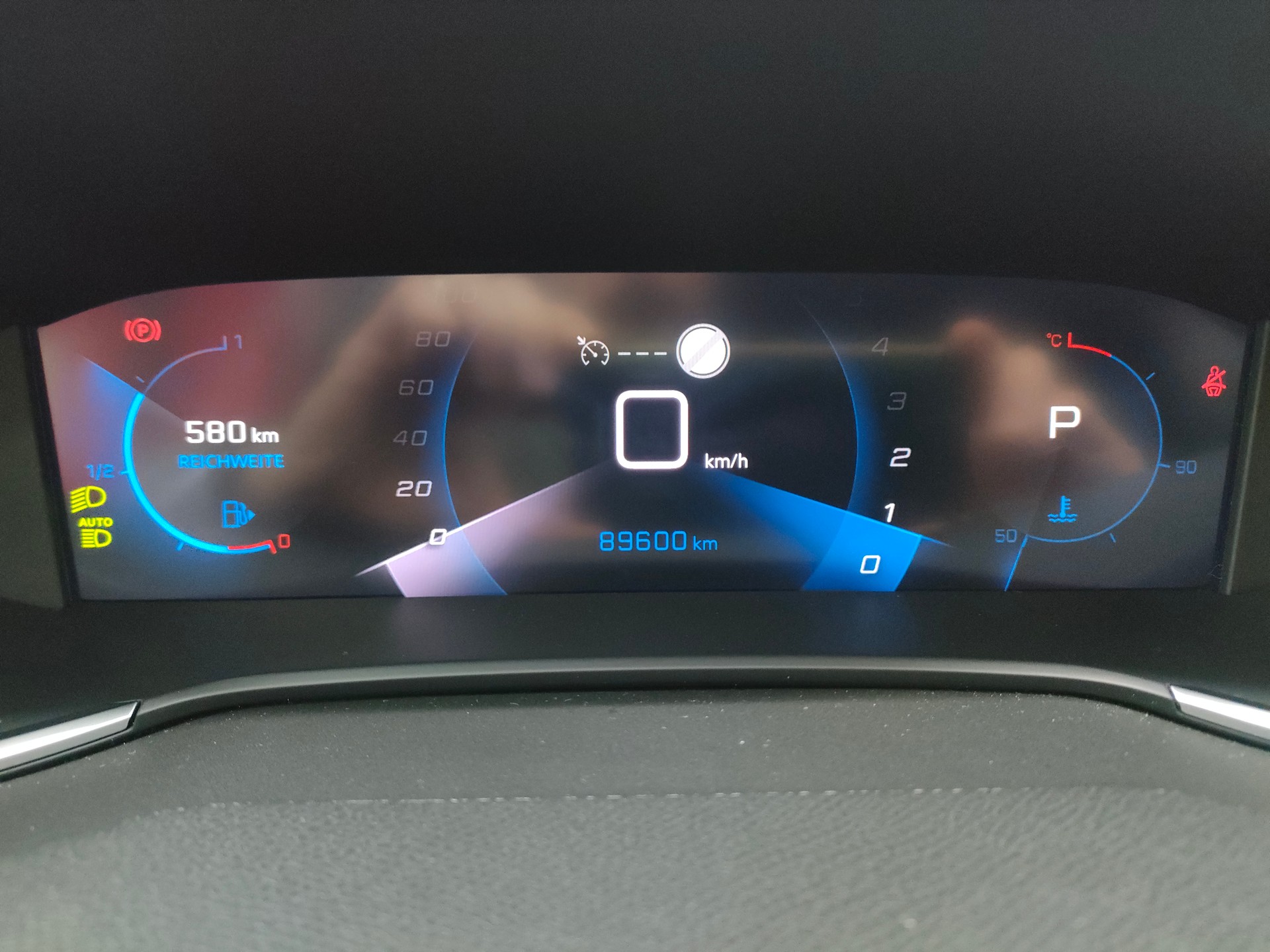 PEUGEOT 308 SW 1.5 BlueHDI Allure EAT8-image-9