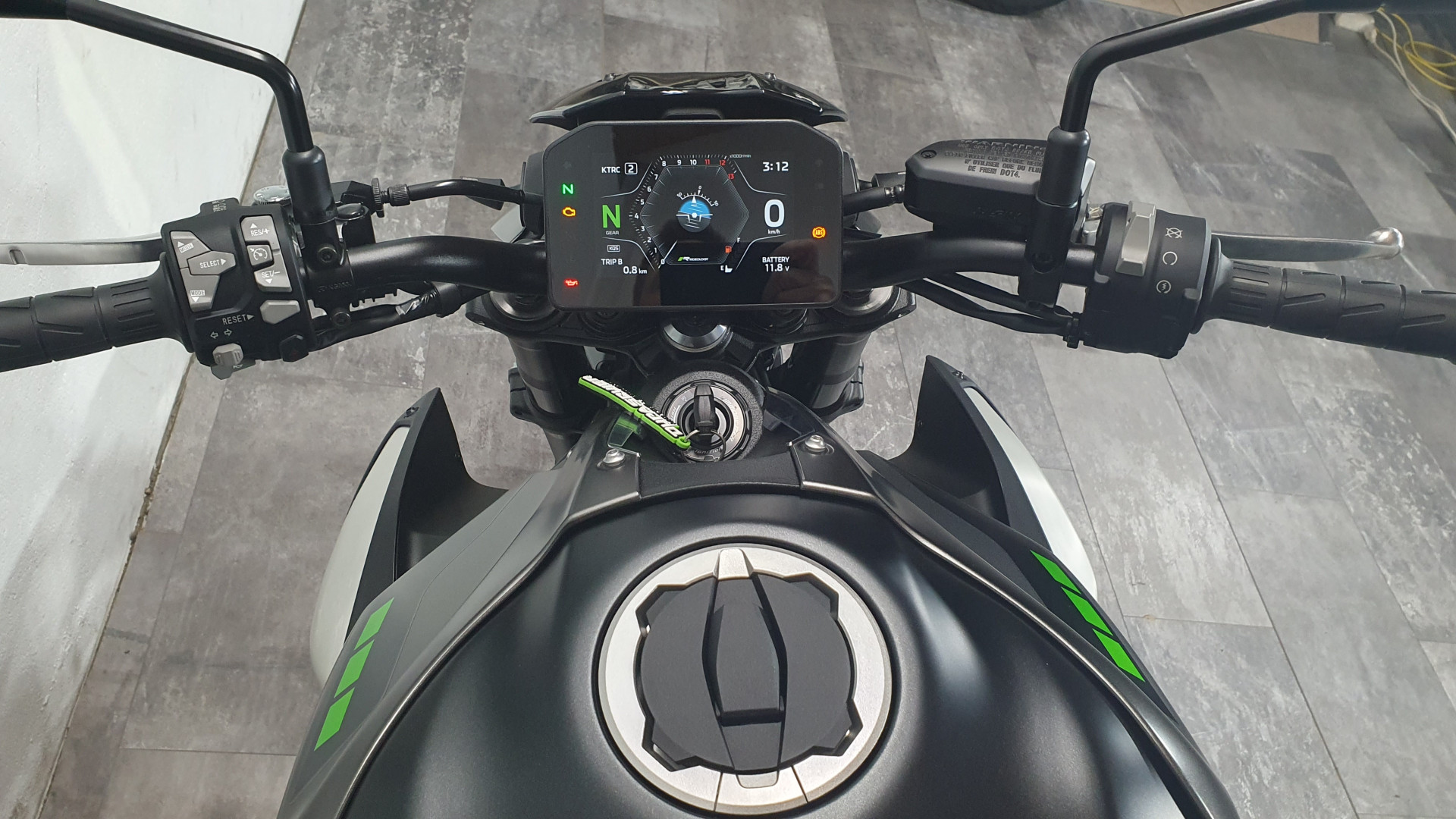 KAWASAKI Z 900-image-8