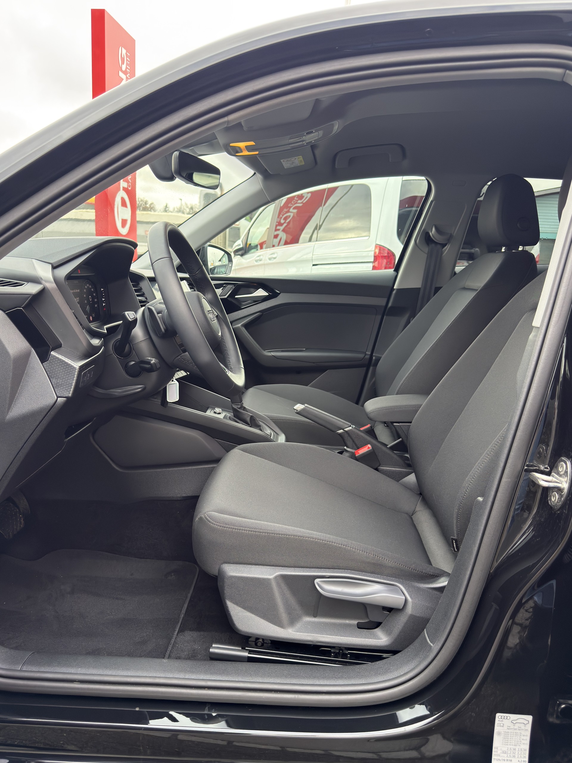 AUDI A1 Sportback 1.0 30 TFSI Attraction S-Tronic-image-9