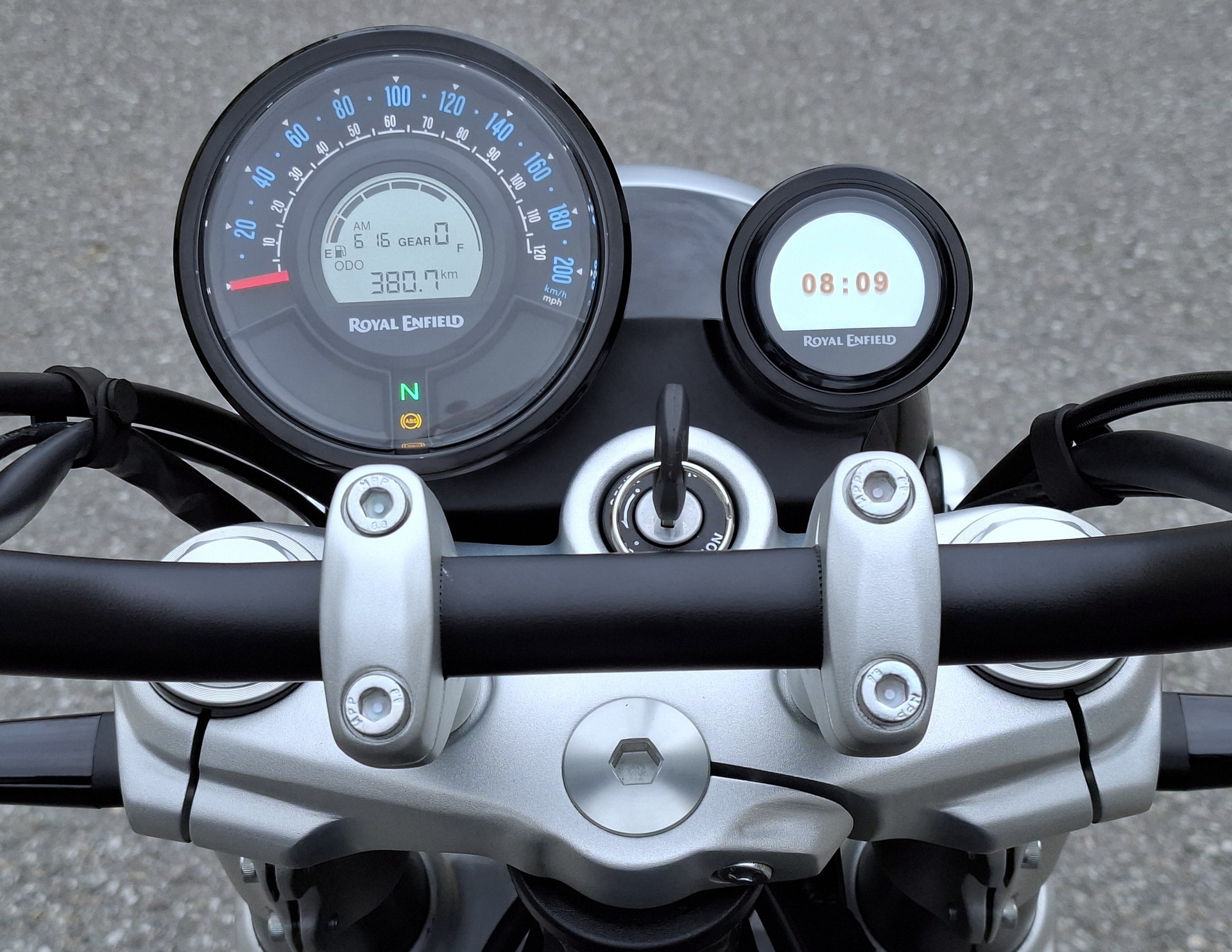 ROYAL ENFIELD Super Meteor 650 Celestial-image-6