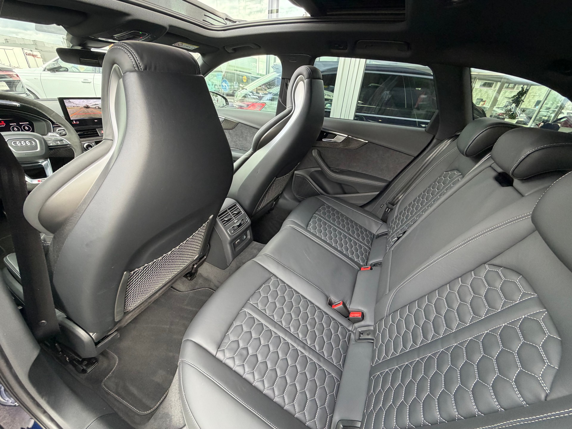 AUDI RS4 Avant quattro tiptronic *Bang & Olufsen Premium - 280km/h*-image-13