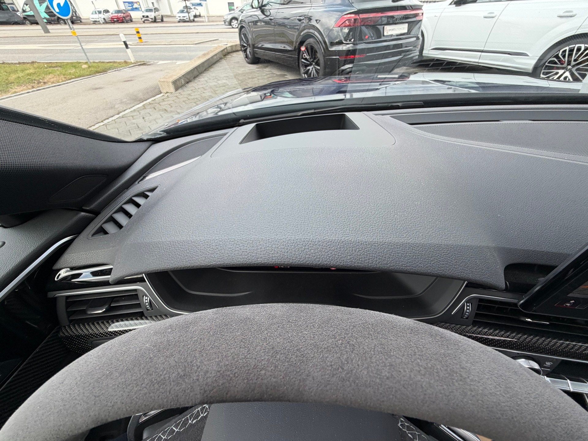 AUDI RS4 Avant quattro tiptronic *Bang & Olufsen Premium - 280km/h*-image-18