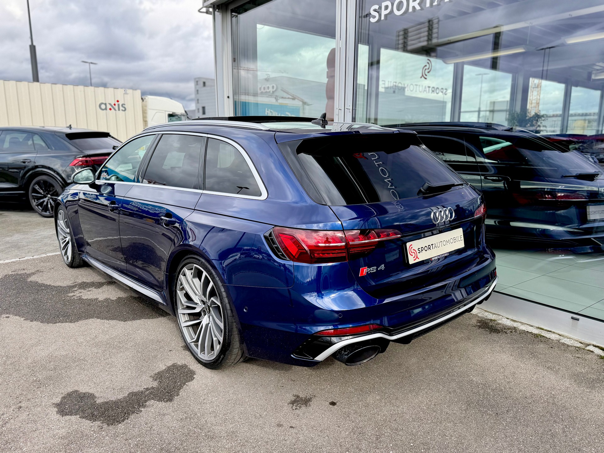 AUDI RS4 Avant quattro tiptronic *Bang & Olufsen Premium - 280km/h*-image-8