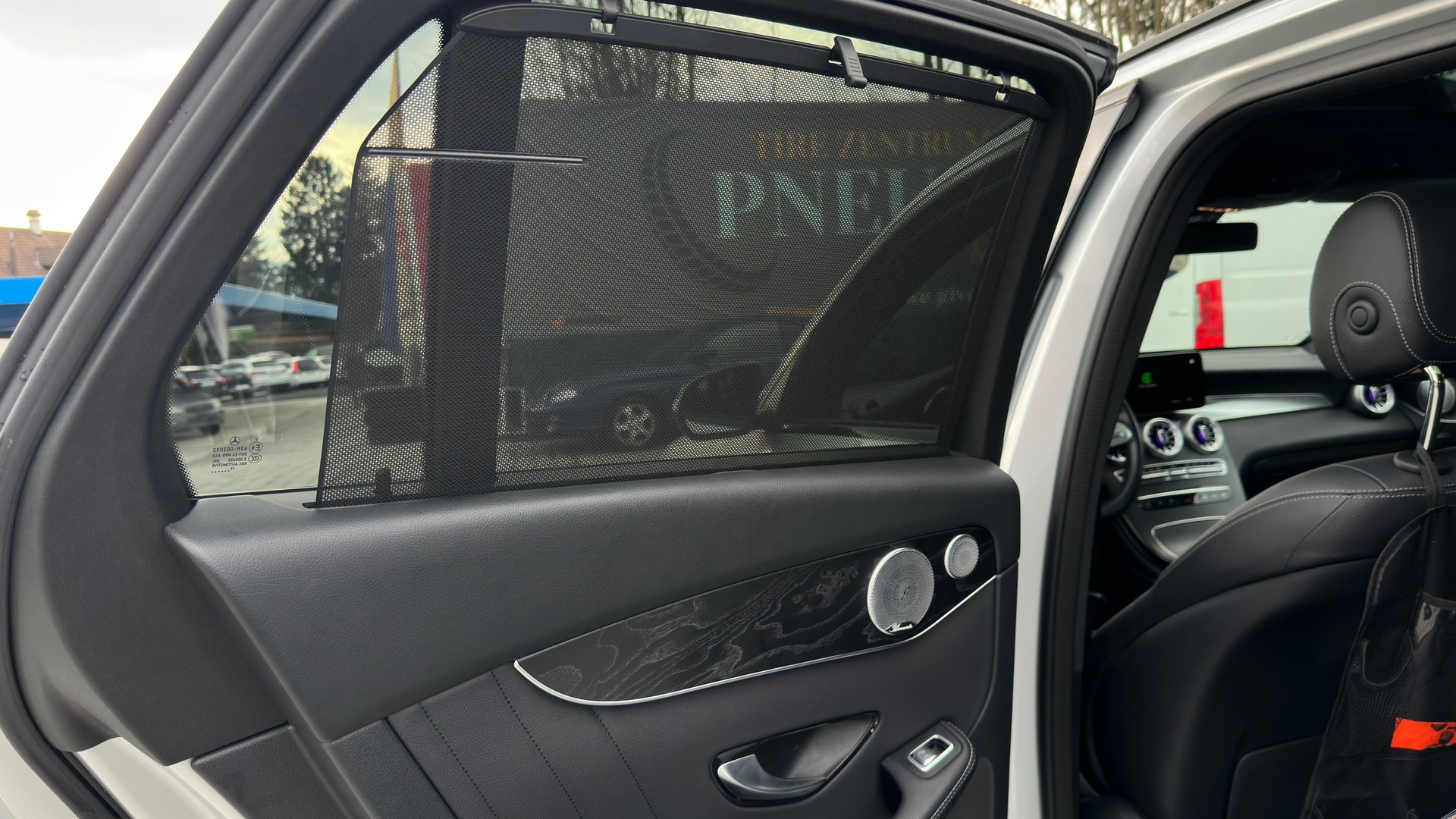 MERCEDES-BENZ GLC 220 d AMG Line 4Matic-image-13