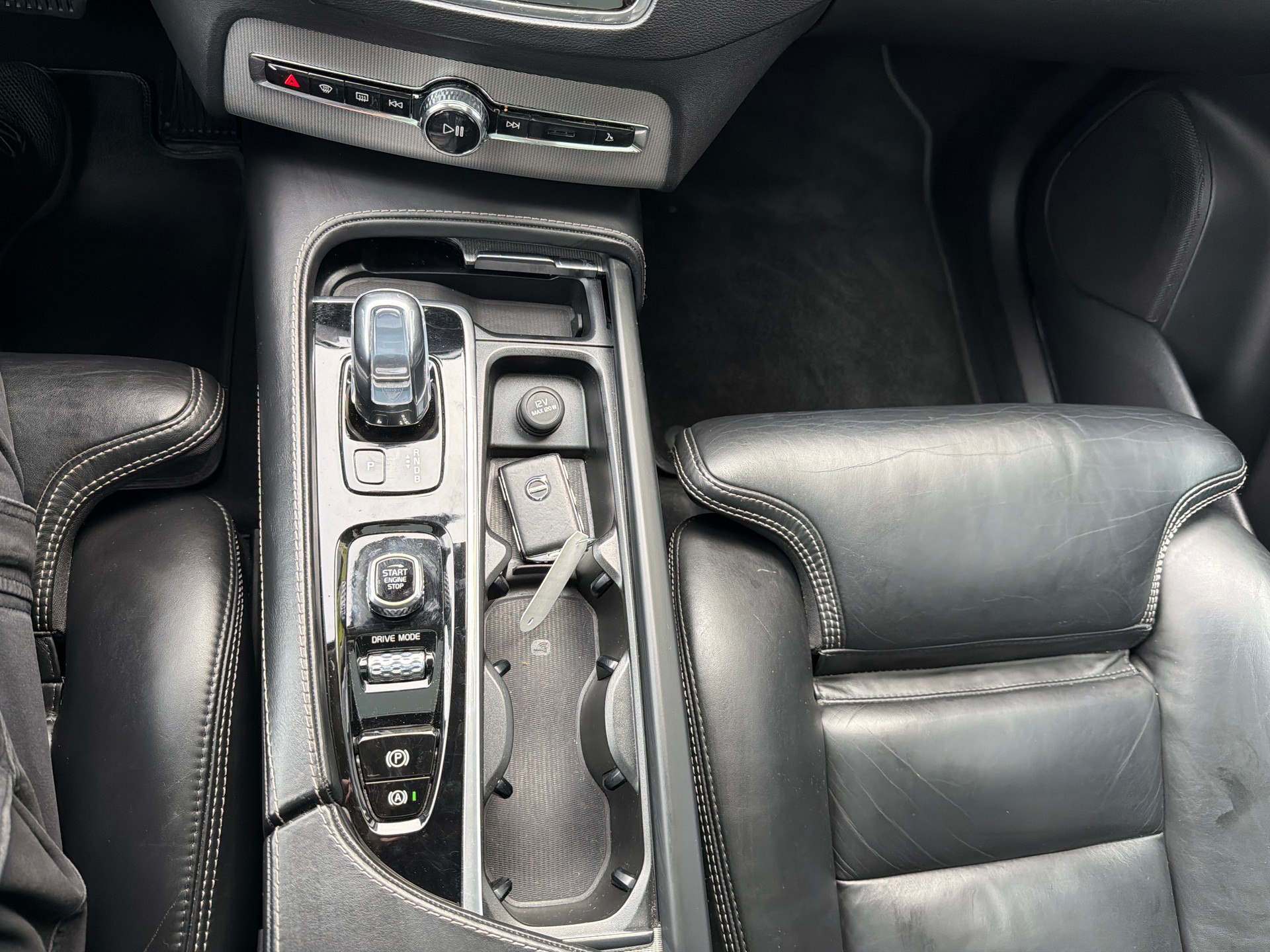 VOLVO XC90 T8 AWD Inscription Geartronic-image-15
