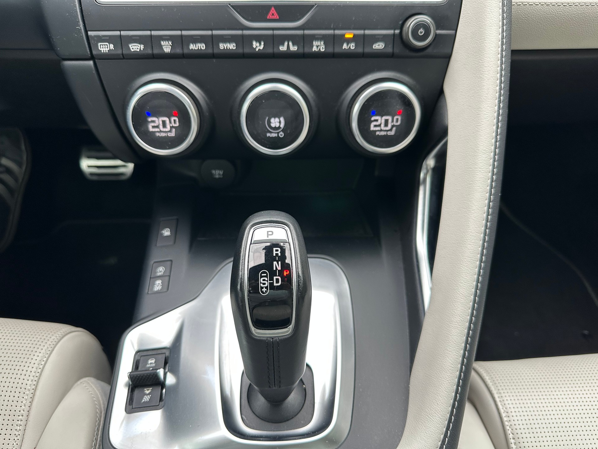 JAGUAR E-Pace 2.0 P250 R-Dynamic HSE AWD - FULL OPTIONS - Prix neuf CHF 80'840.- Aucun frais à prévoir-image-14