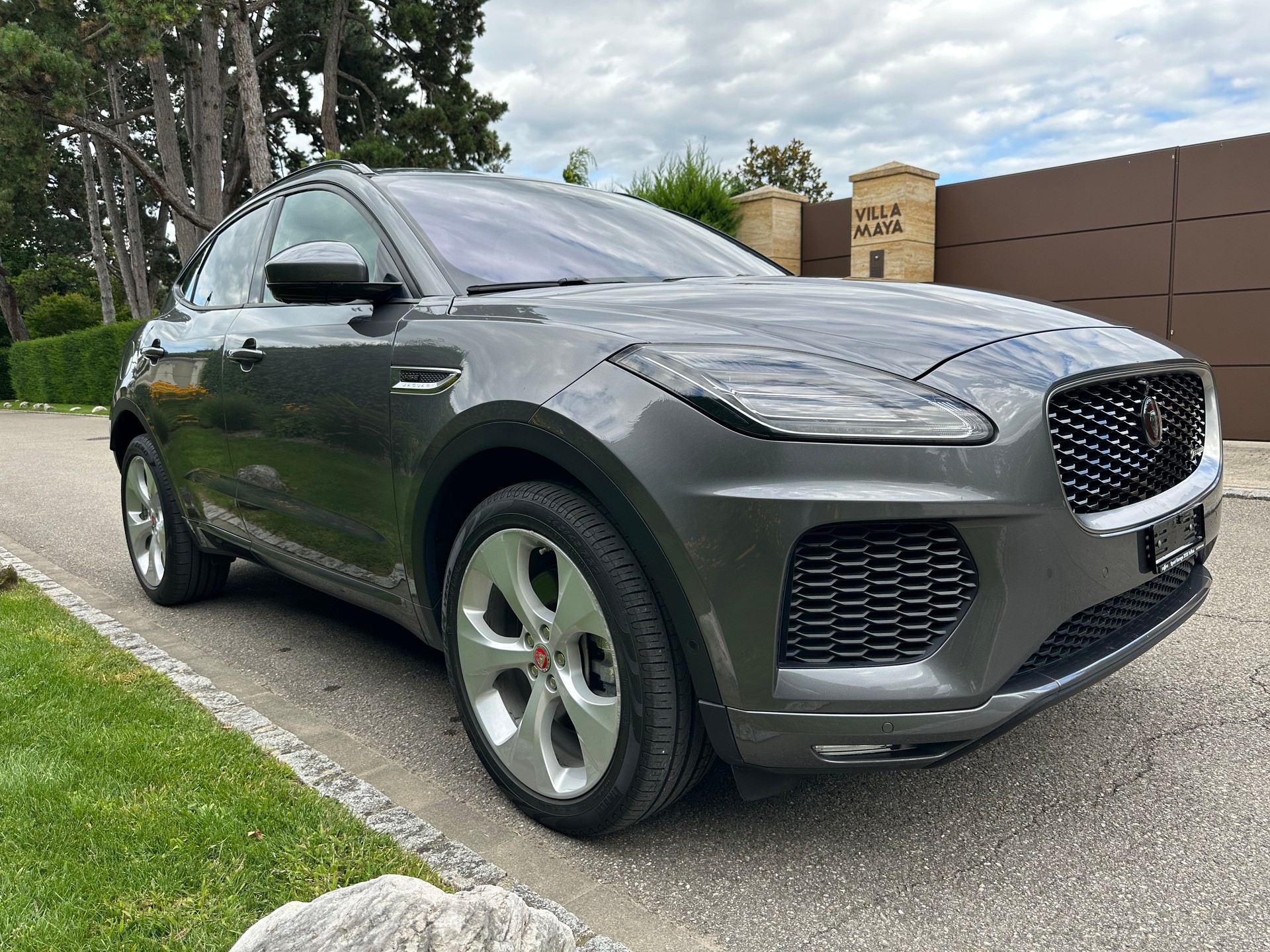 JAGUAR E-Pace 2.0 P250 R-Dynamic HSE AWD - FULL OPTIONS - Prix neuf CHF 80'840.- Aucun frais à prévoir-image-1