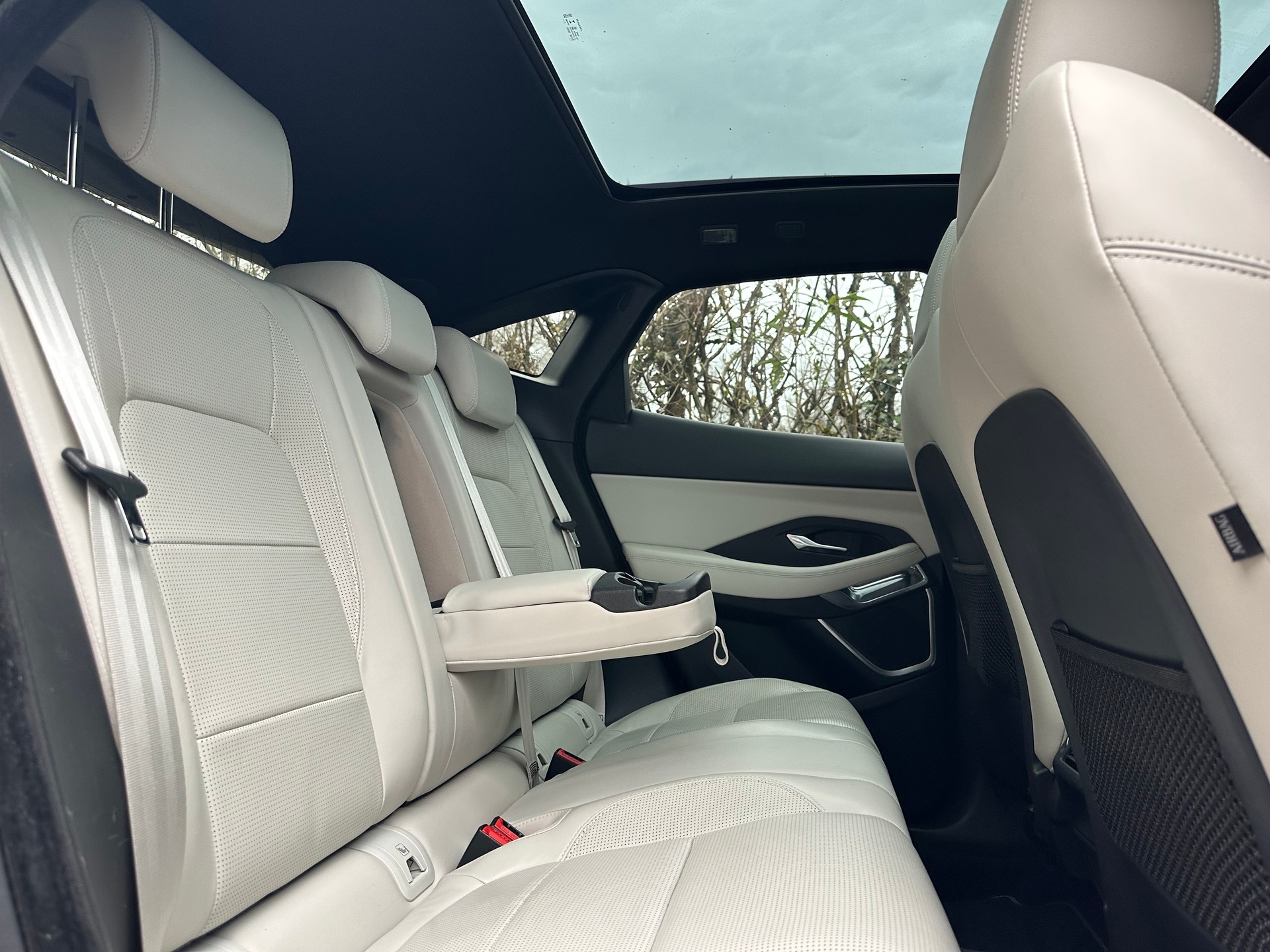 JAGUAR E-Pace 2.0 P250 R-Dynamic HSE AWD - FULL OPTIONS - Prix neuf CHF 80'840.- Aucun frais à prévoir-image-12