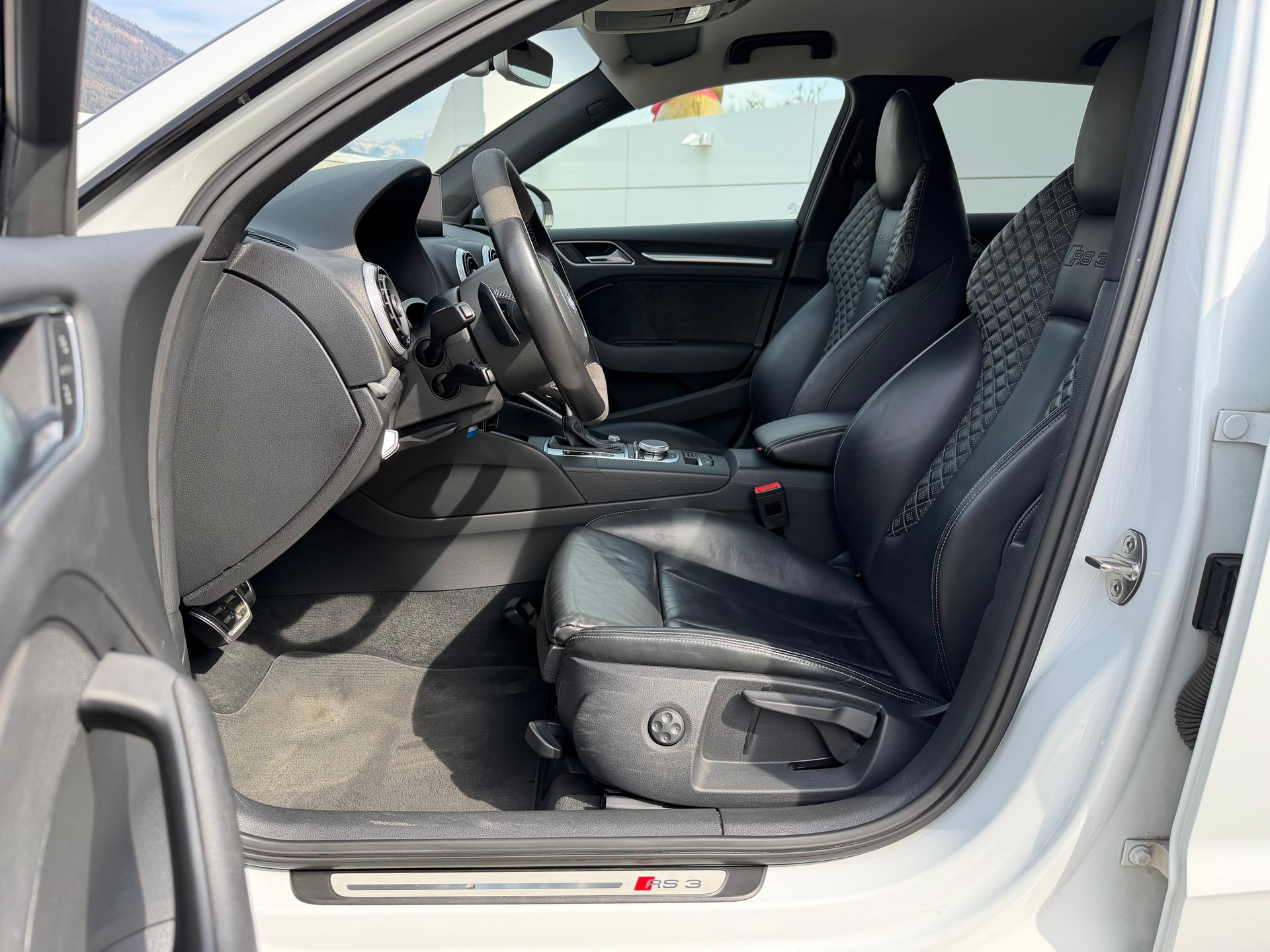 AUDI RS3 2.5 TSI quattro S-tronic-image-13