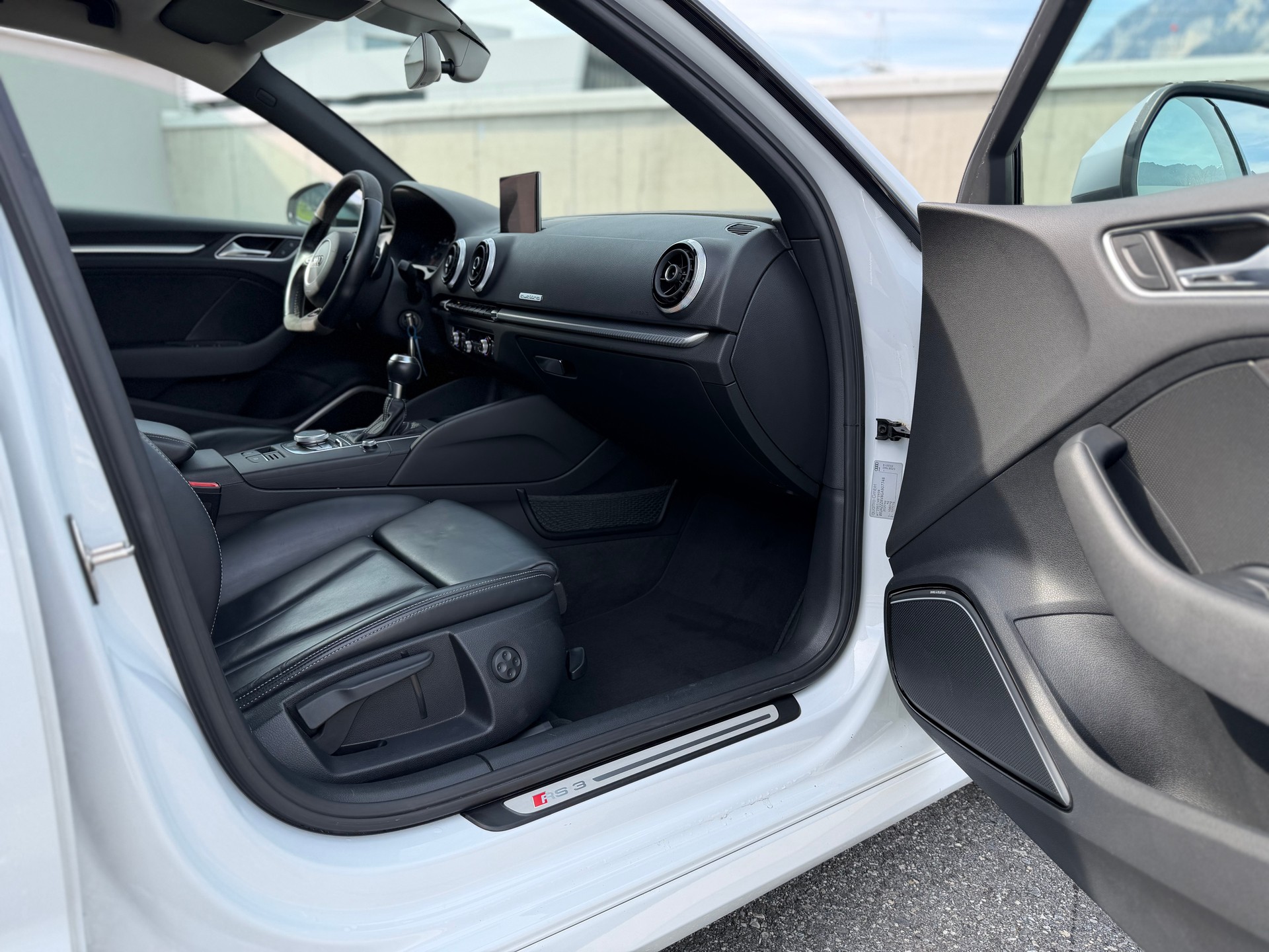 AUDI RS3 2.5 TSI quattro S-tronic-image-20
