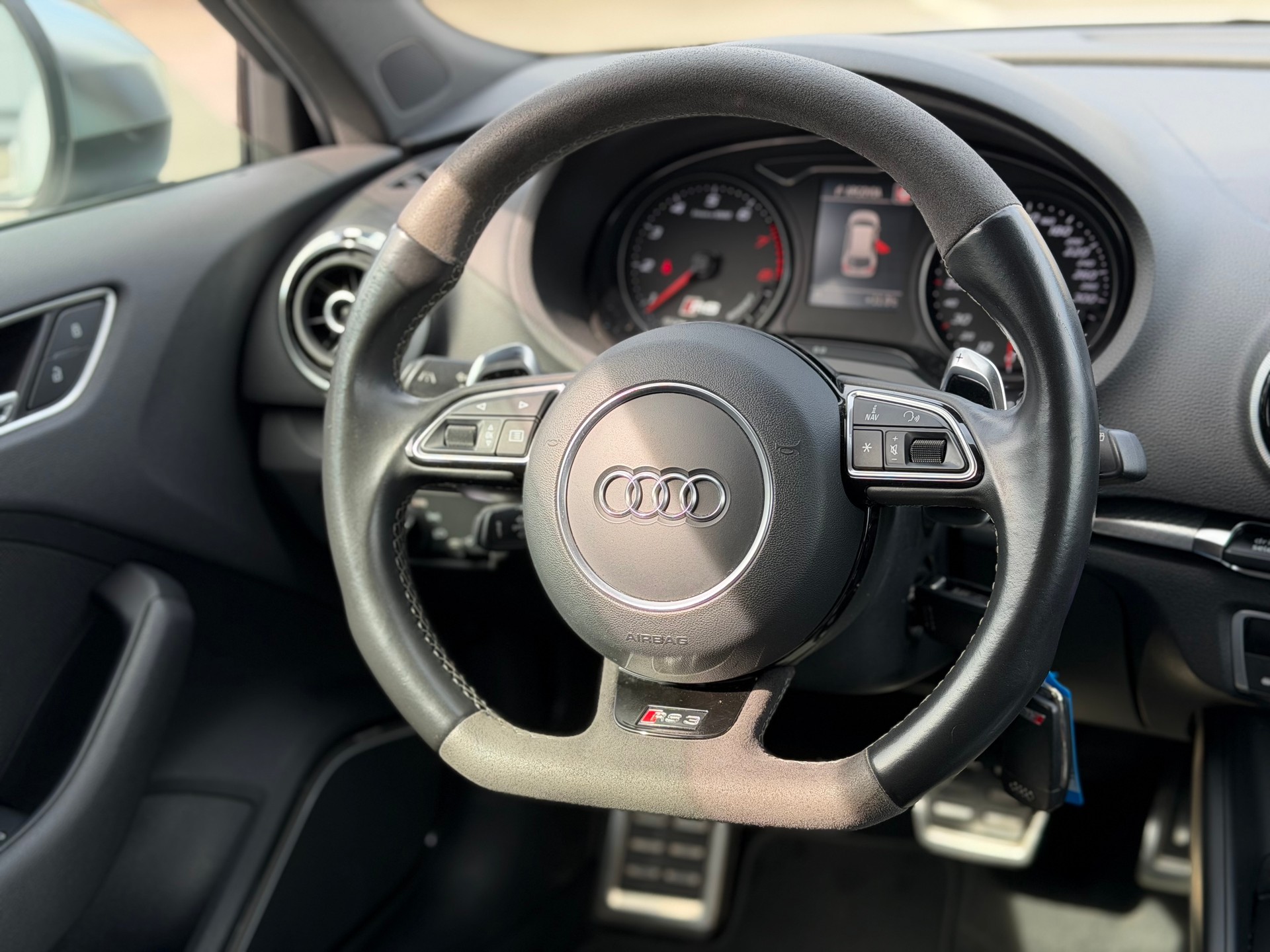 AUDI RS3 2.5 TSI quattro S-tronic-image-18