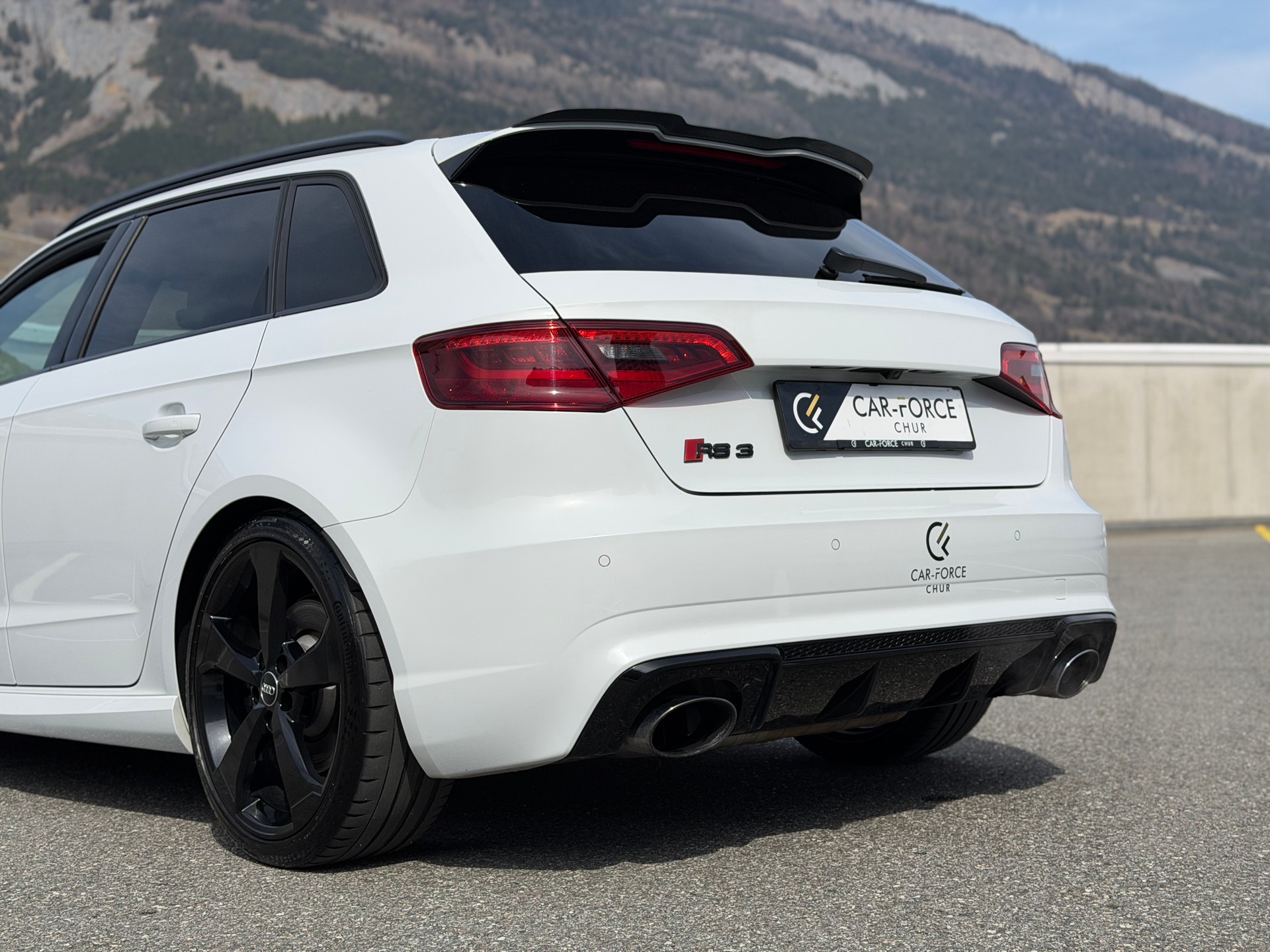 AUDI RS3 2.5 TSI quattro S-tronic-image-11