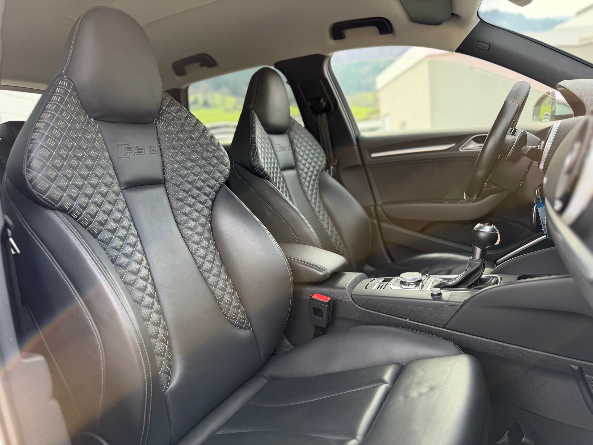 AUDI RS3 2.5 TSI quattro S-tronic-image-21