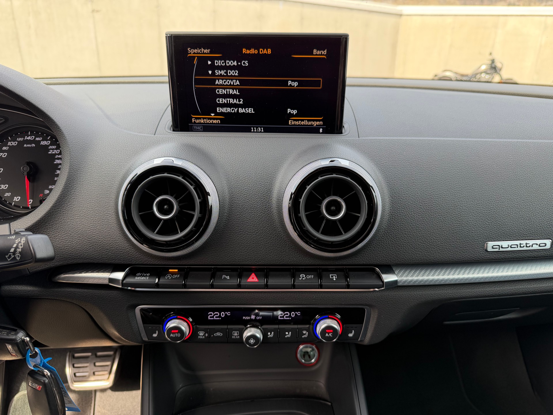 AUDI RS3 2.5 TSI quattro S-tronic-image-23