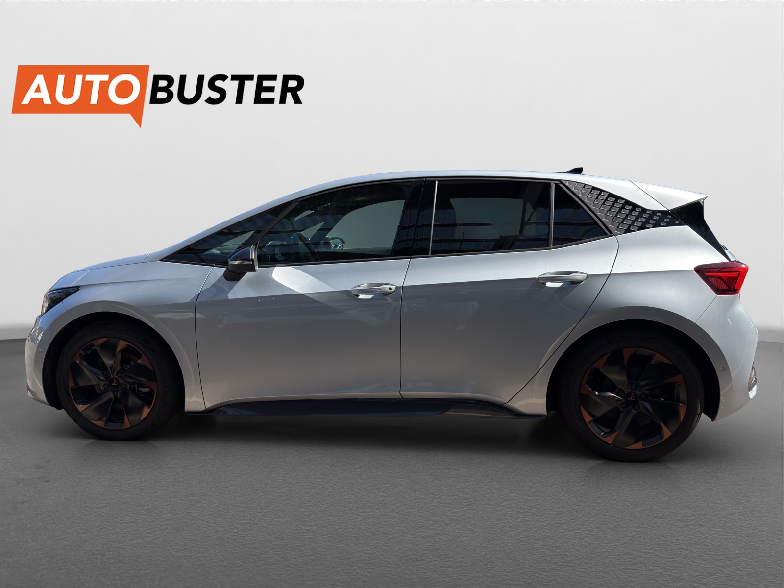 CUPRA BORN 77 KwH e-boost-showroom-element-1