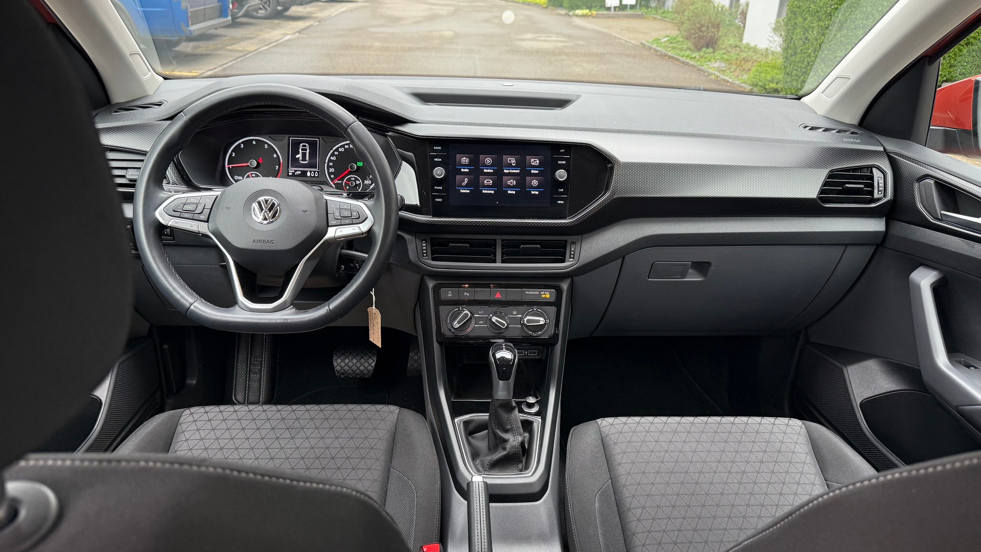 VW T-Cross 1.0 TSI Life DSG-image-9