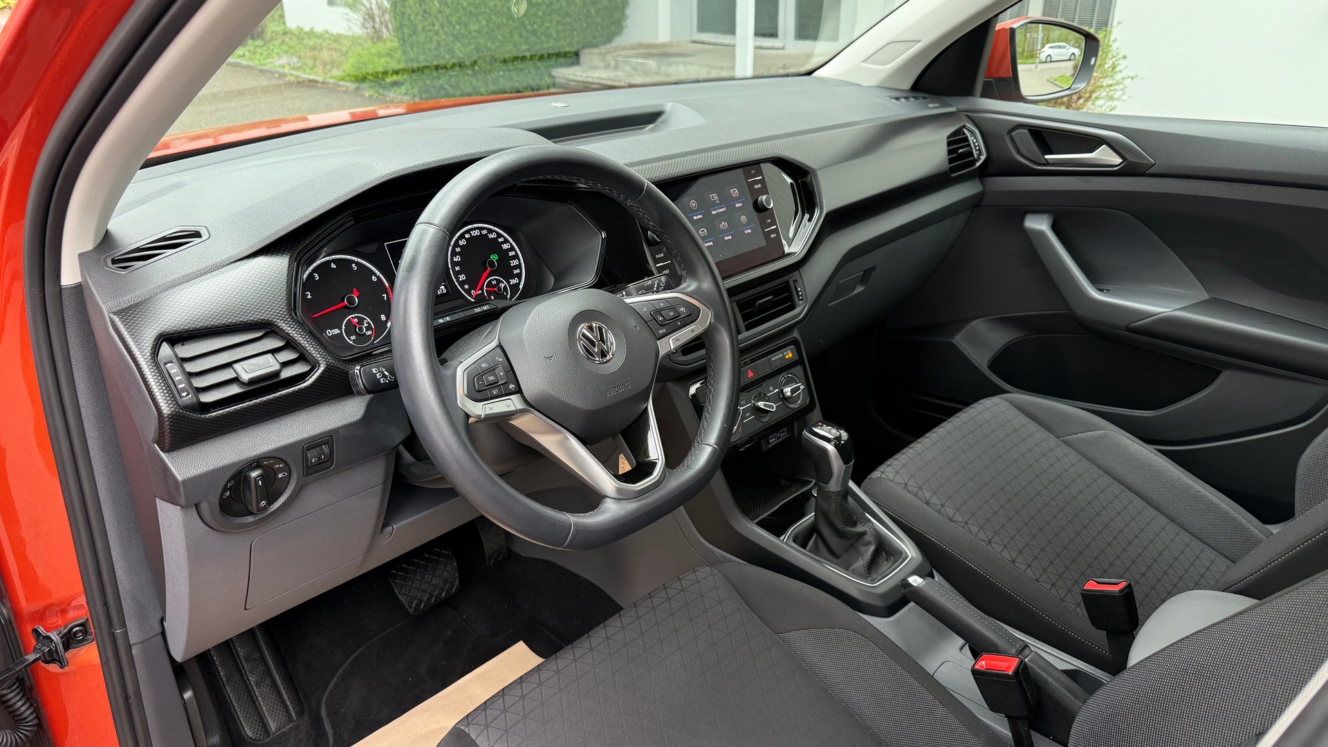 VW T-Cross 1.0 TSI Life DSG-image-8