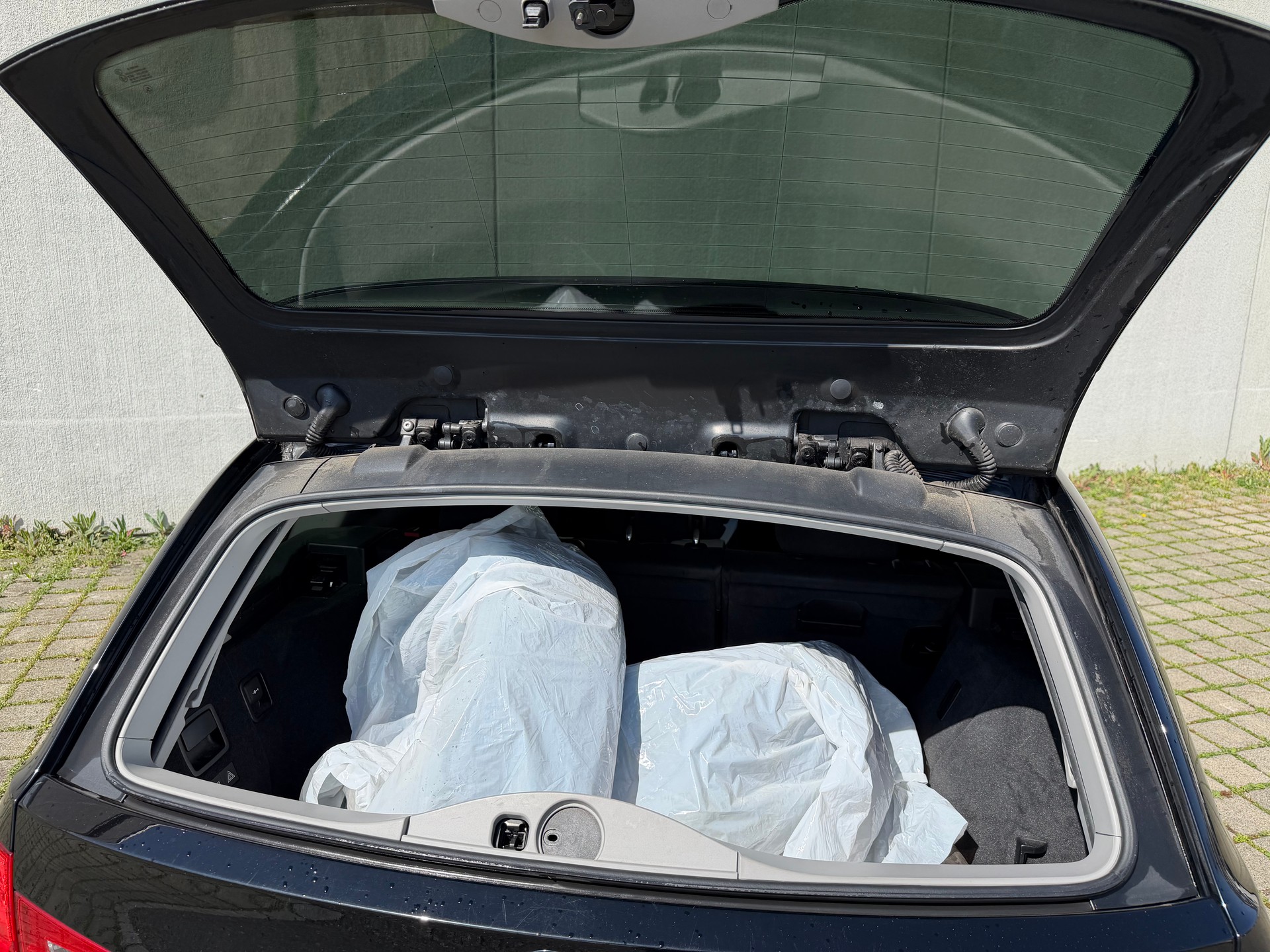BMW 320d Touring Dynamic Edition Steptronic-image-11