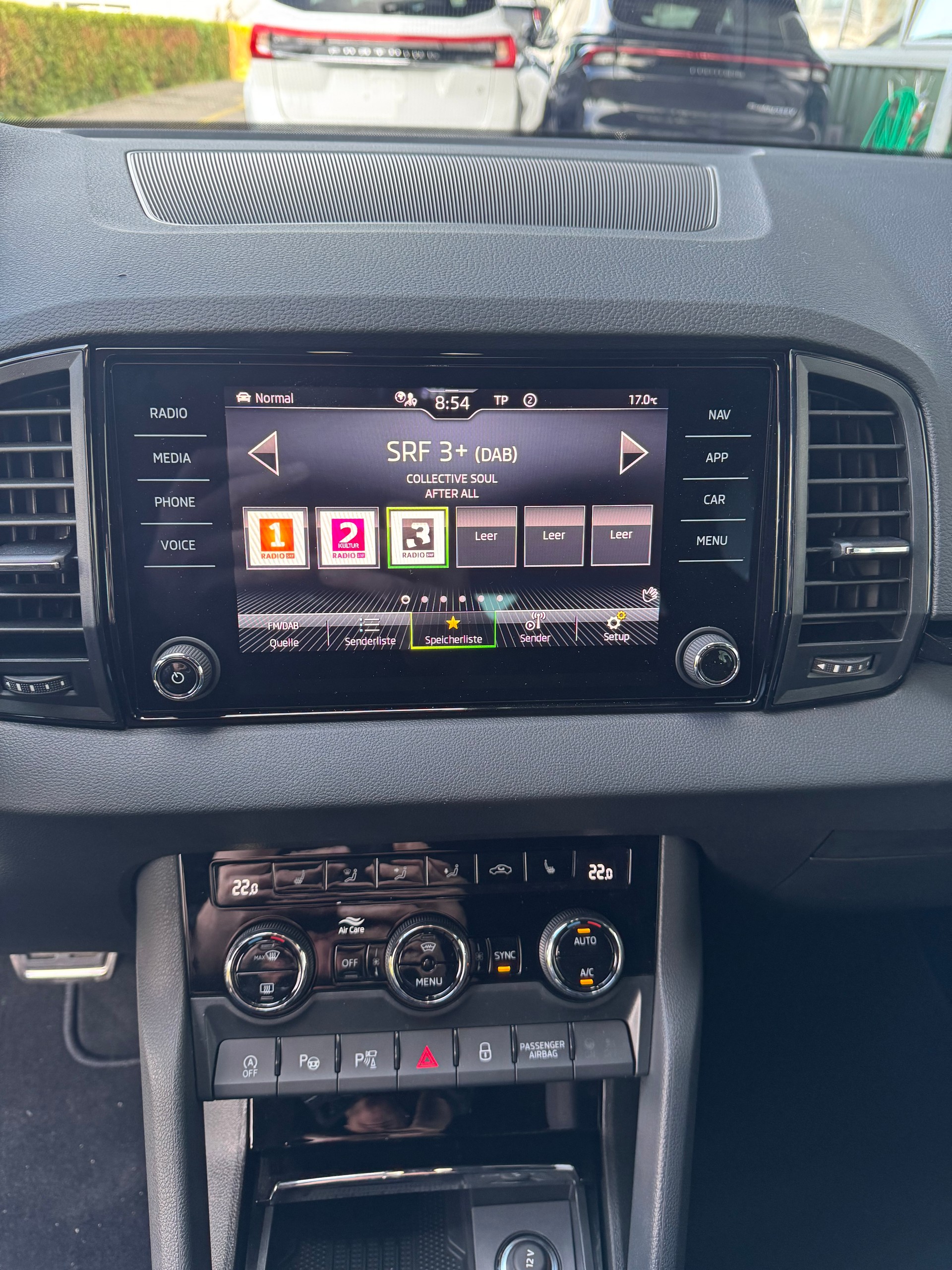 SKODA Karoq 1.5 TSI Sport Line DSG mit Anhängerkupplung 5 Jahre Garantie und 37 % Rabatt !-image-5