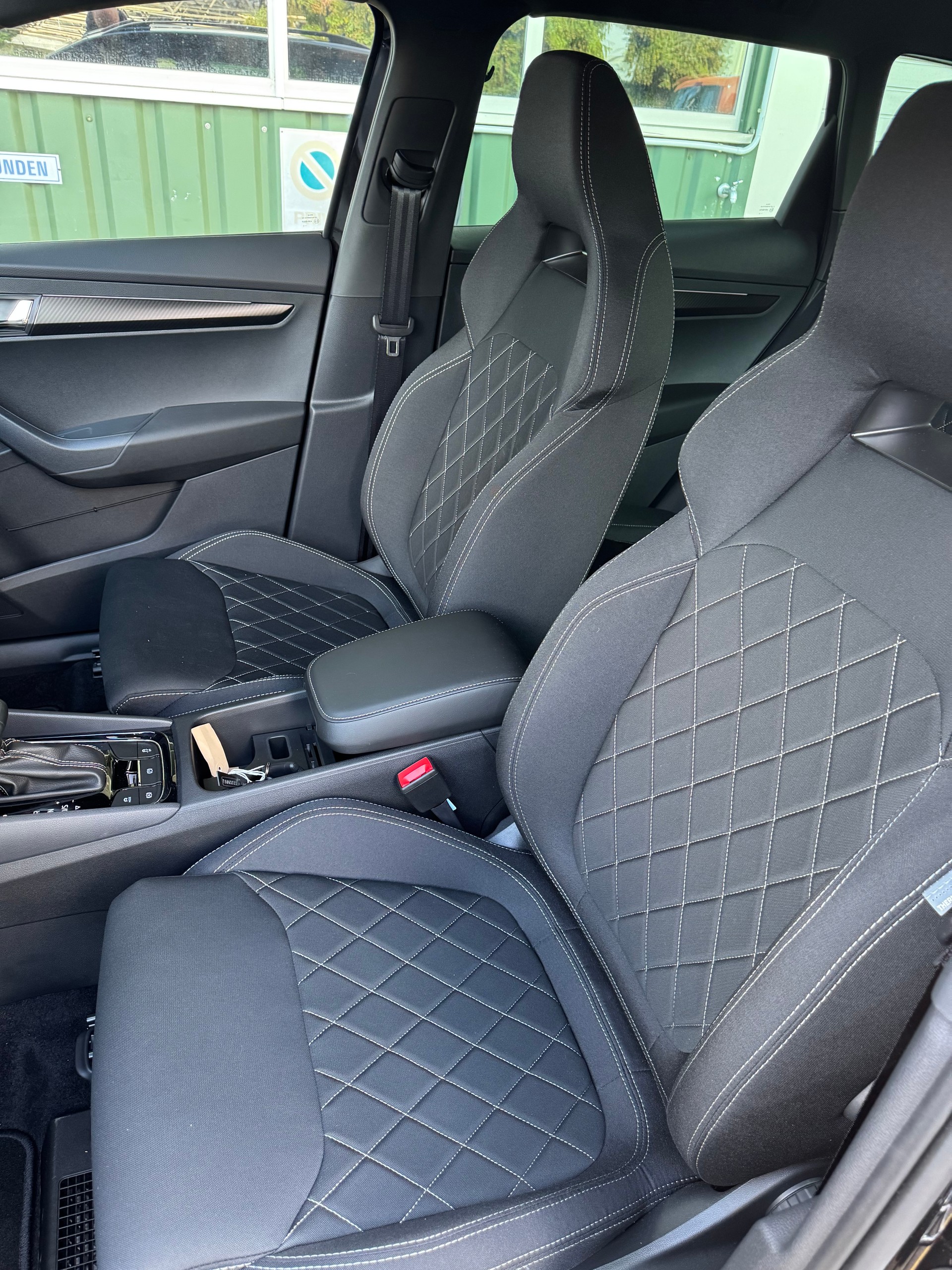 SKODA Karoq 1.5 TSI Sport Line DSG mit Anhängerkupplung 5 Jahre Garantie und 37 % Rabatt !-image-13