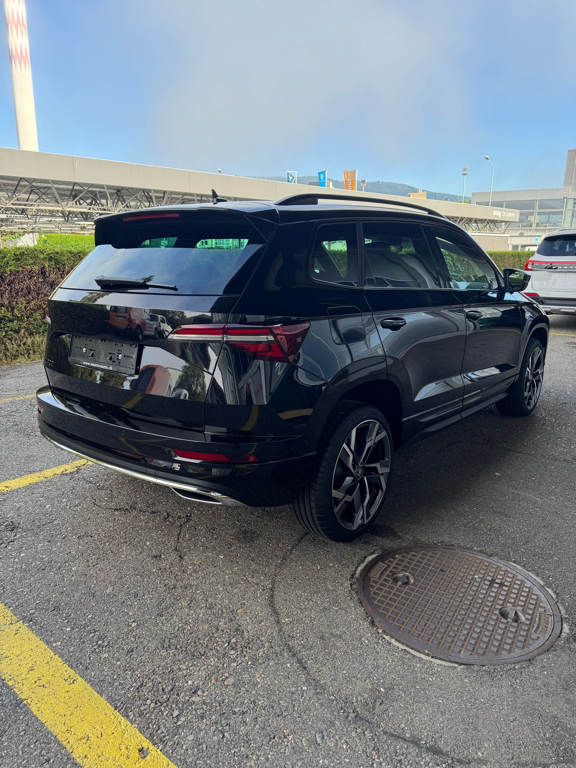 SKODA Karoq 1.5 TSI Sport Line DSG mit Anhängerkupplung 5 Jahre Garantie und 37 % Rabatt !-image-17