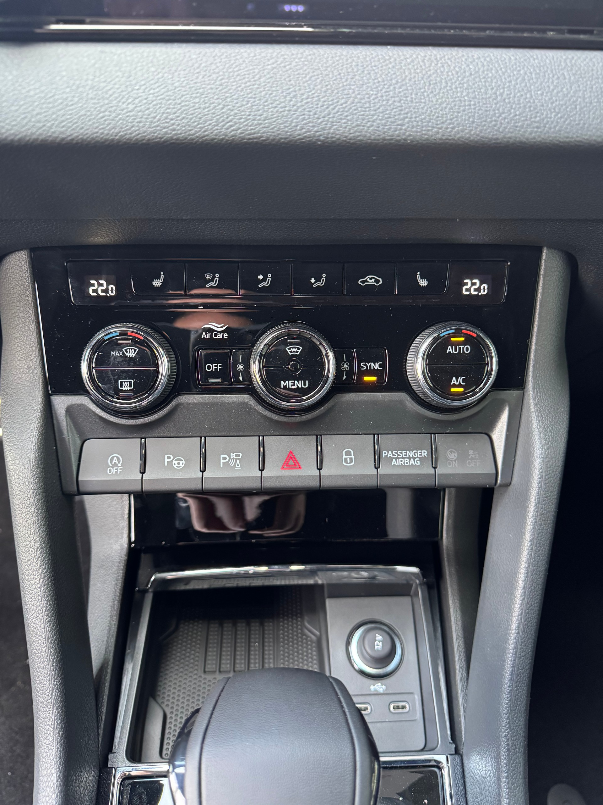 SKODA Karoq 1.5 TSI Sport Line DSG mit Anhängerkupplung 5 Jahre Garantie und 37 % Rabatt !-image-8