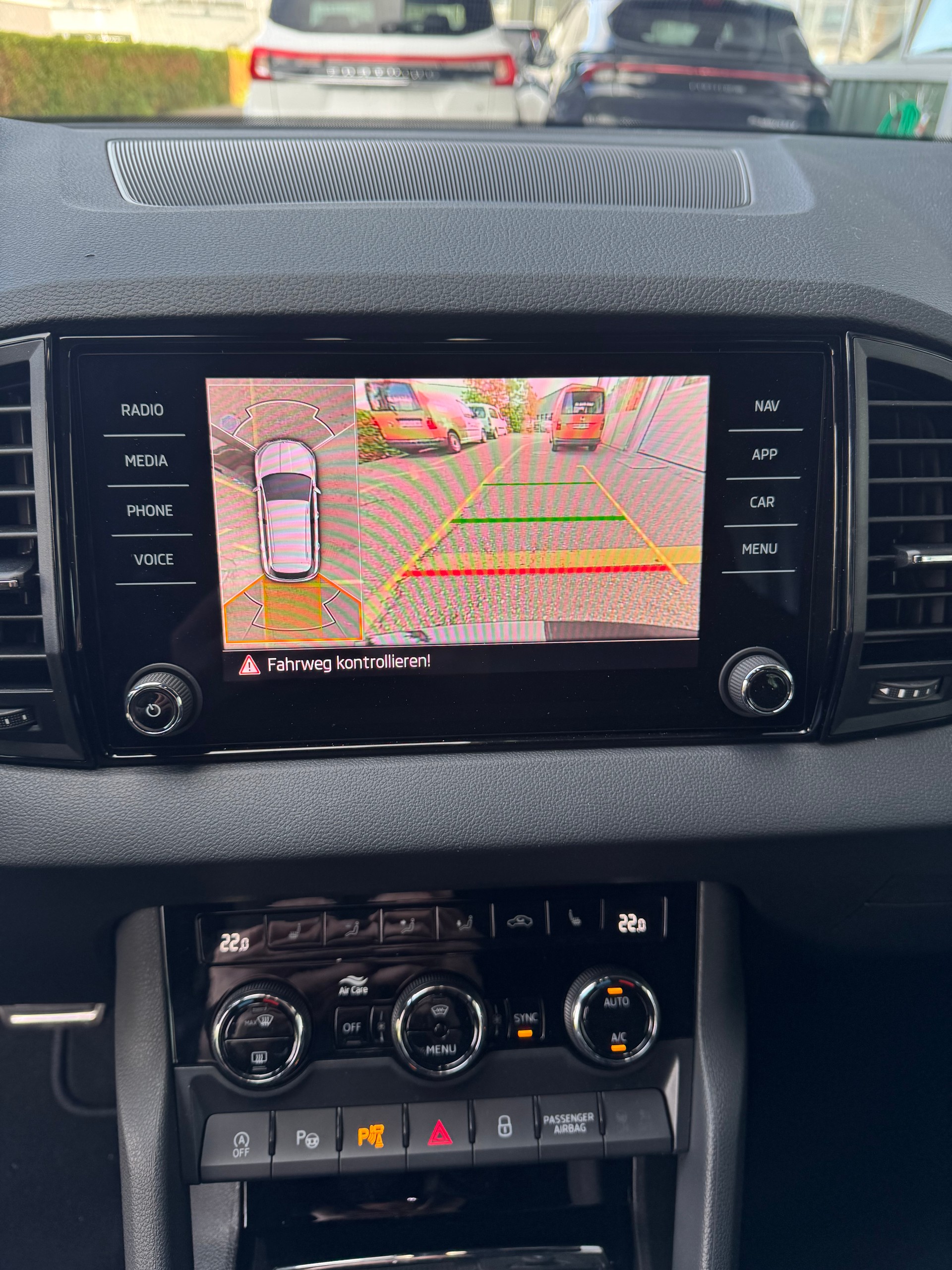 SKODA Karoq 1.5 TSI Sport Line DSG mit Anhängerkupplung 5 Jahre Garantie und 37 % Rabatt !-image-7