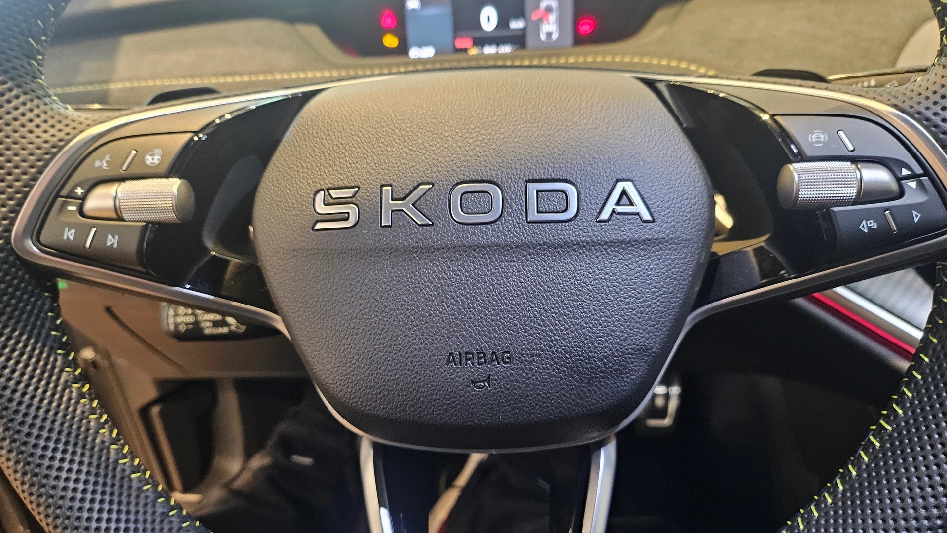 SKODA Elroq RS 4x4-image-13