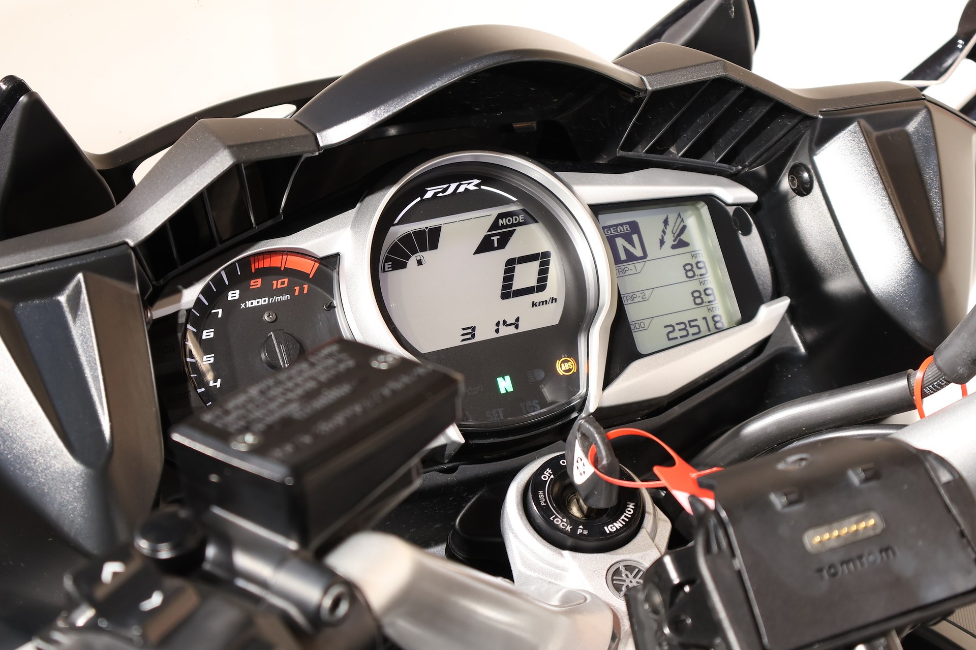 YAMAHA FJR 1300-image-8