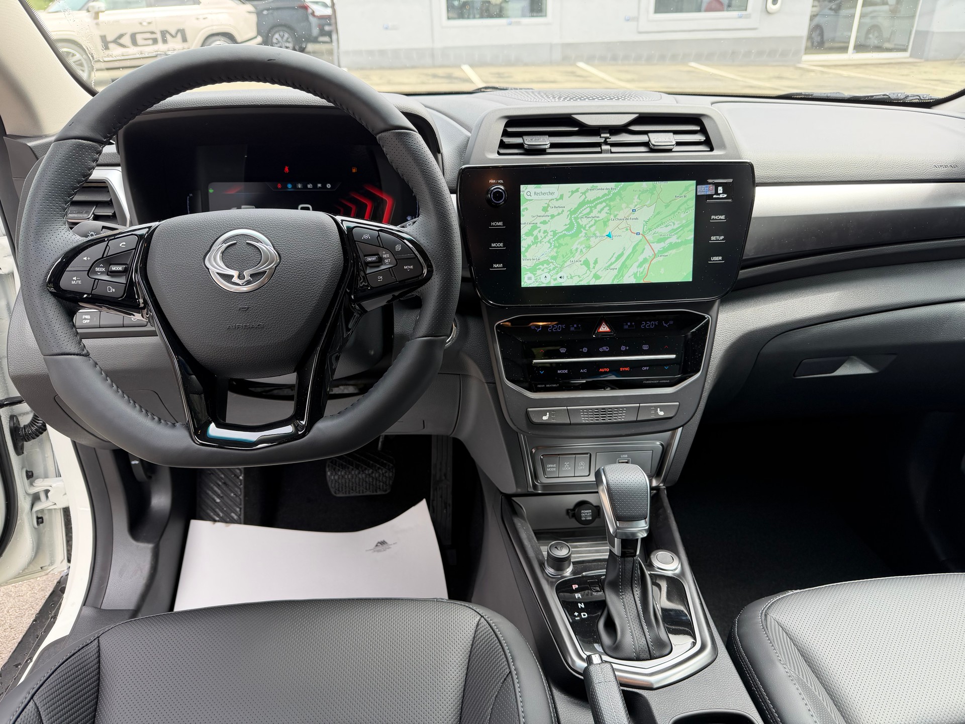 KGM-SsangYong Tivoli 1.5 T GDI Platinum 4WD Automat-image-1